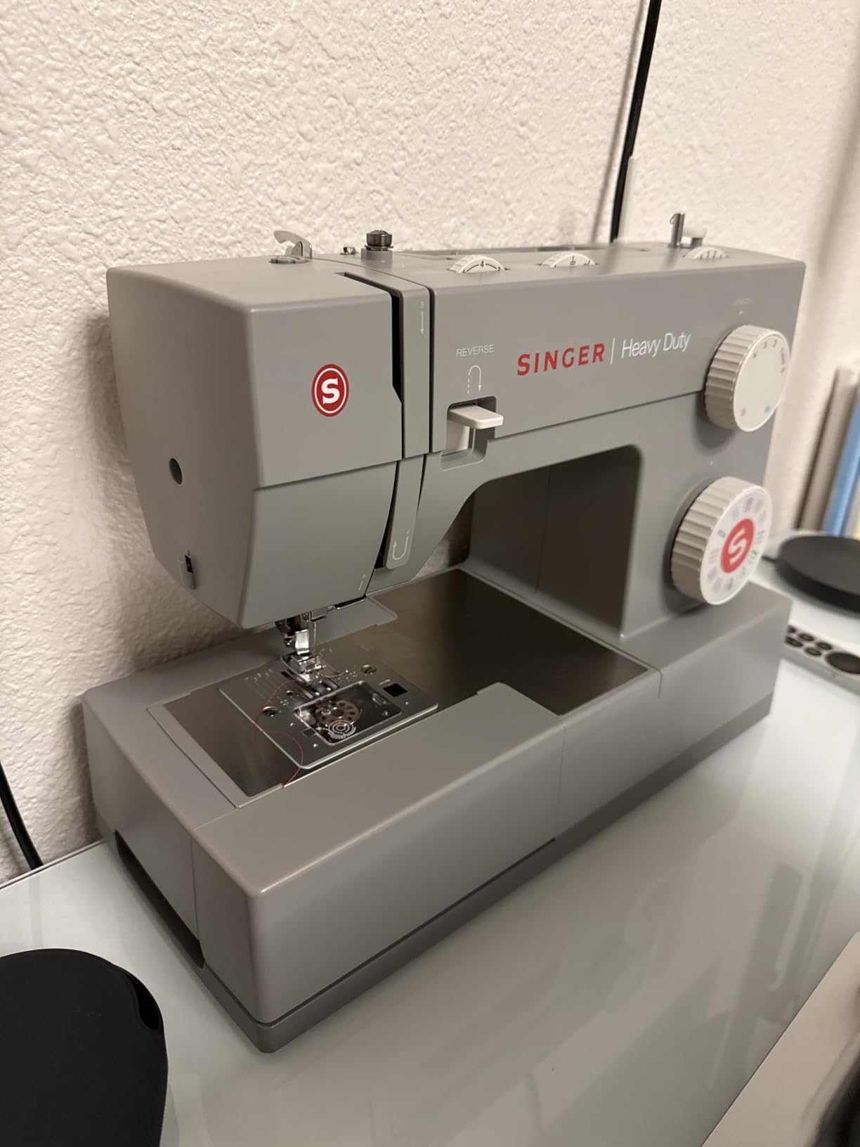 SINGER® 4432 (Black) High Speed Heavy Duty Sewing Machine + Accessory Kit | 32 stitches deliver 110 applications, 50% more power, for thick fabrics, 1100 stitches/ minute, 1-step buttonhole customer photo 2