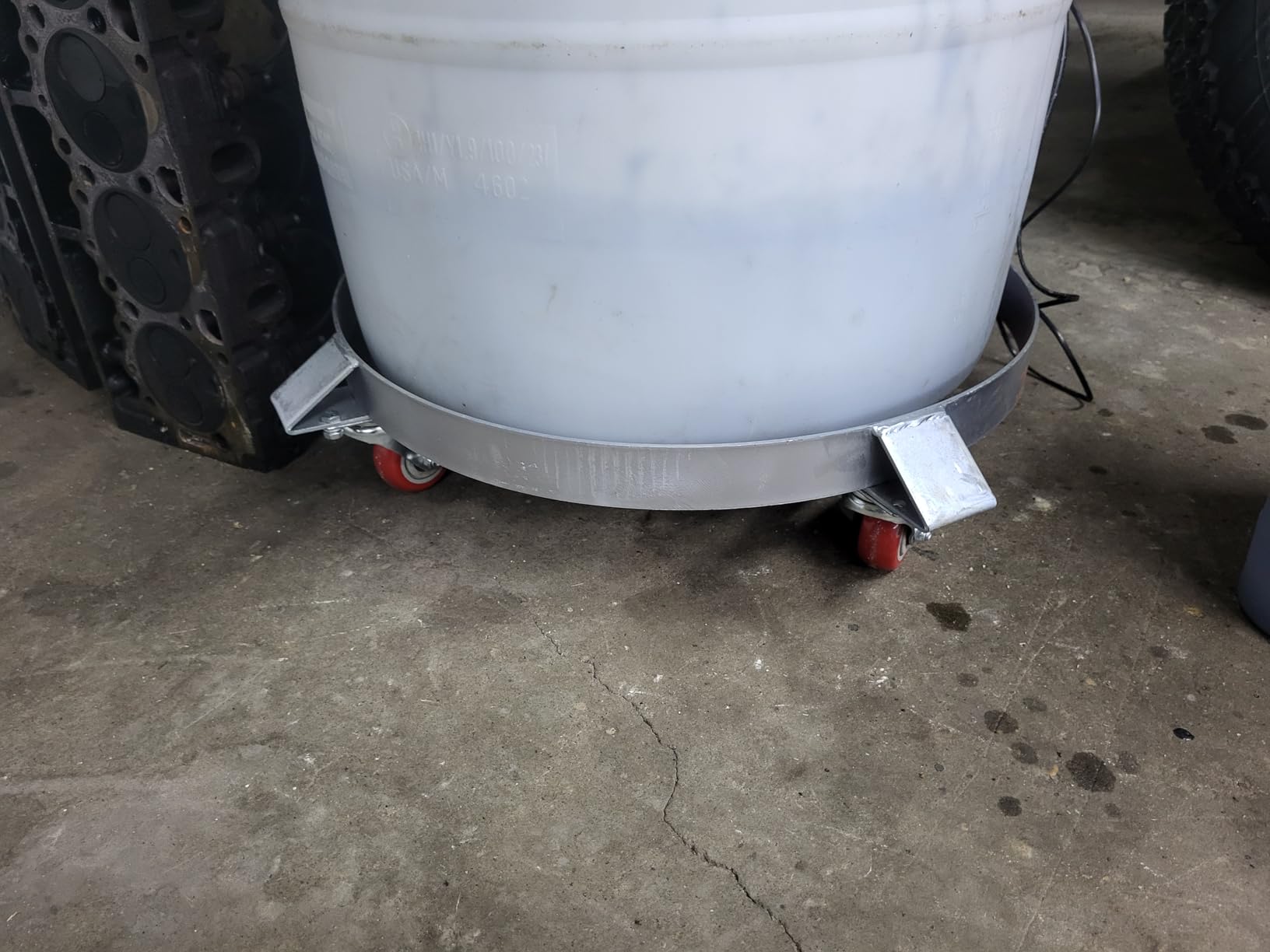 VEVOR 55 Gallon Heavy Duty Drum Dolly, 1250lbs Load Capacity, Barrel Dolly Cart Drum Caddy, Non Tipping Hand Truck Capacity Dollies with Steel Frame 5 Swivel Casters Wheel, for Warehouse Drum Handling customer photo 2