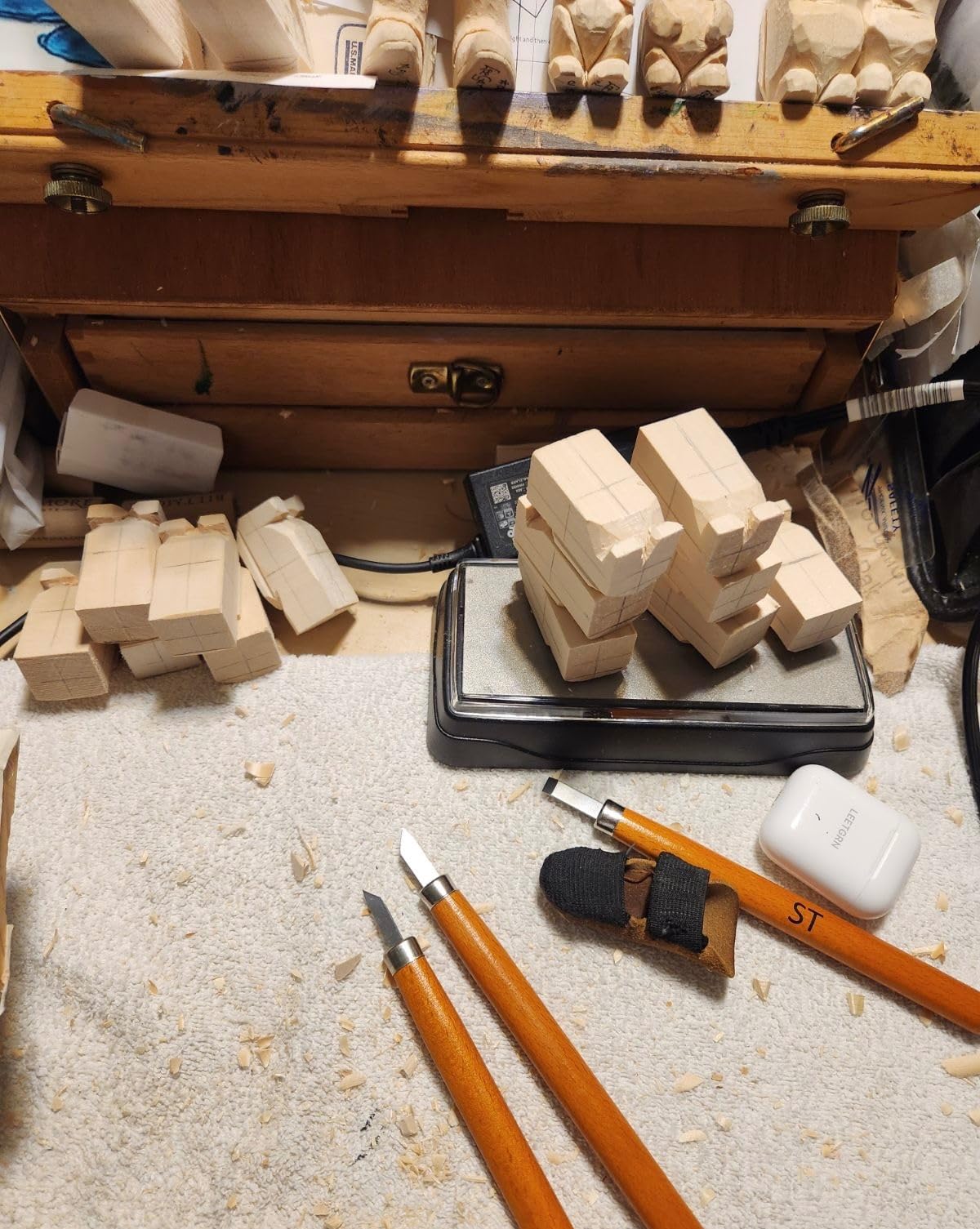 Beginner-Friendly Wood Carving Kit, 15pc Wood Carving Tools Set with Razor Sharp Carving Knives & Mini Chisels, Linoleum Carving, and Woodworking for DIY Crafts from Schaaf (Large) customer photo 1