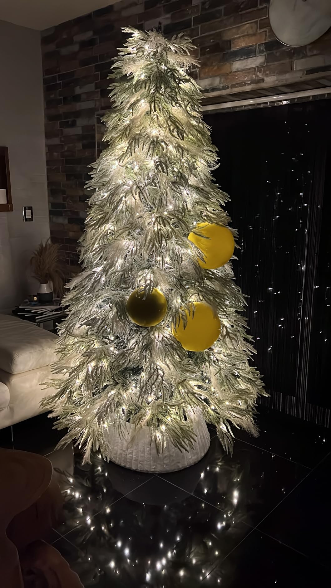 Naomi Home Kinsley 9ft Prelit Artificial Christmas Tree with 6230 Branch Tips, 1000 Warm Lights and Metal Stand, 68-Inch Wide Realistic Traditional Christmas Tree with Lights customer photo 2