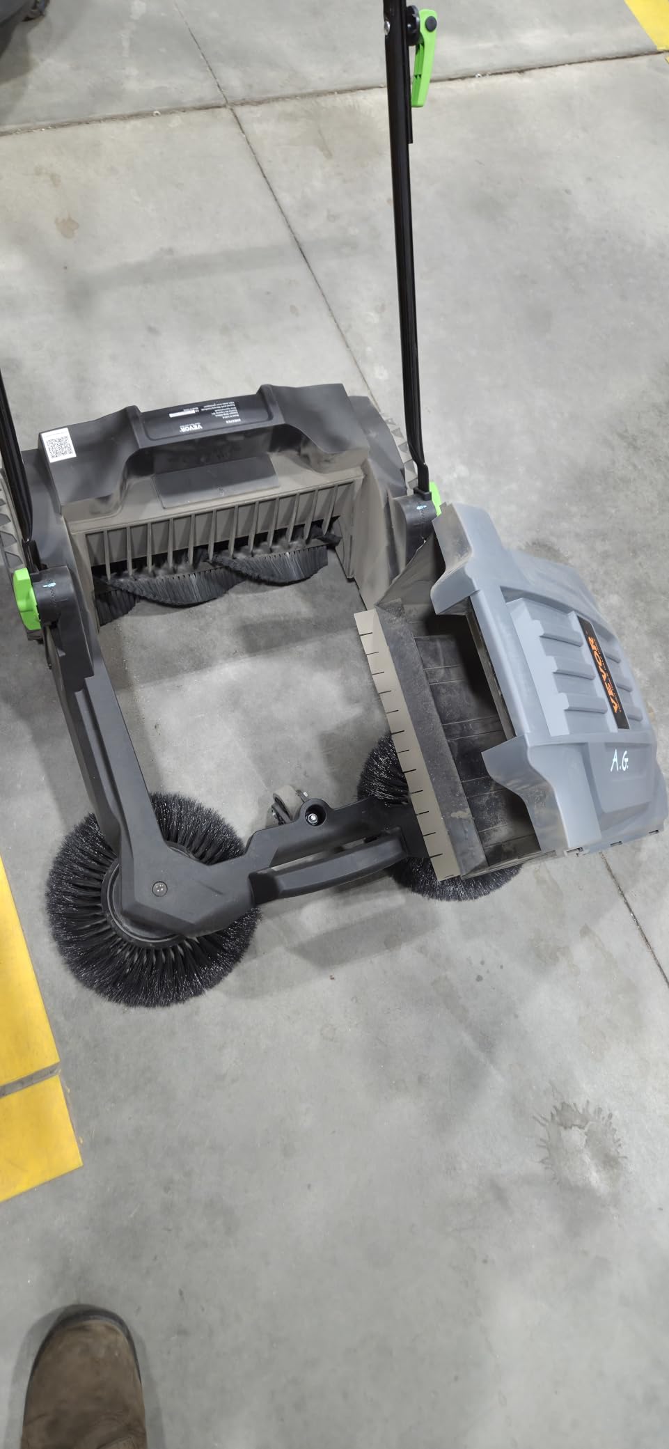 VEVOR Walk-Behind Hand Push Floor Sweeper with 25.6