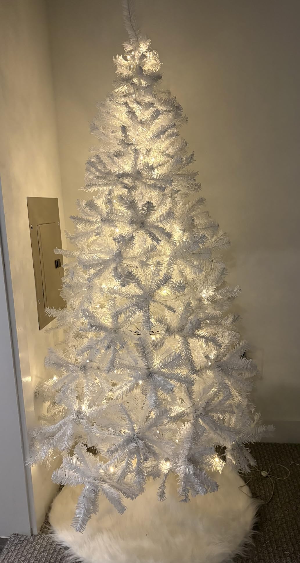 Best Choice Products Artificial Christmas Tree, 7.5ft Premium Unlit Pine Design, Dense Branches Realistic Holiday Decor w/Easy Assembly - Green customer photo 2