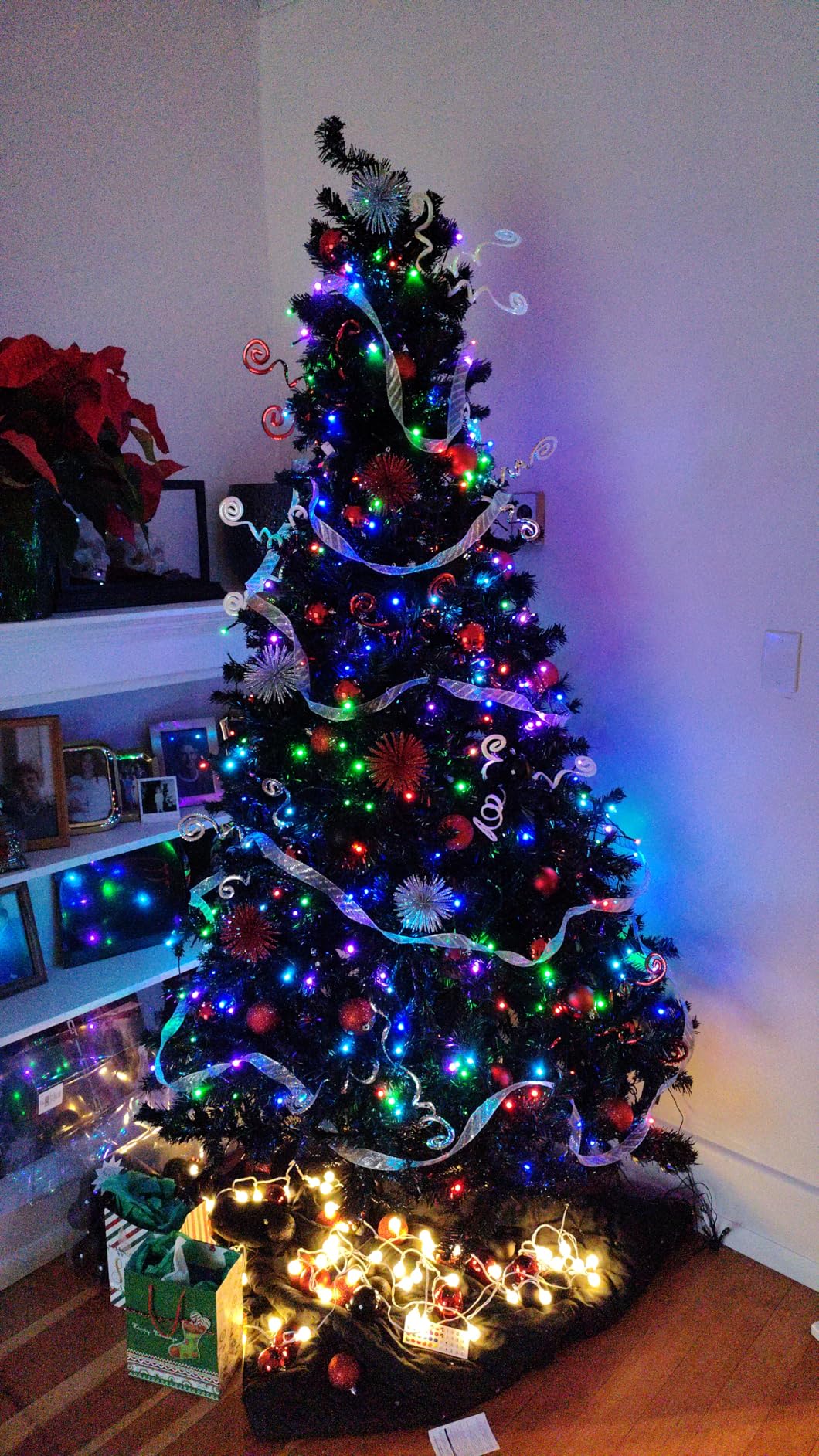 HOMCOM 4.5ft Tall Flocked Artificial Christmas Tree Holiday Décor with 267 Snow Branches, Auto Open, Steel Base, Green customer photo 1