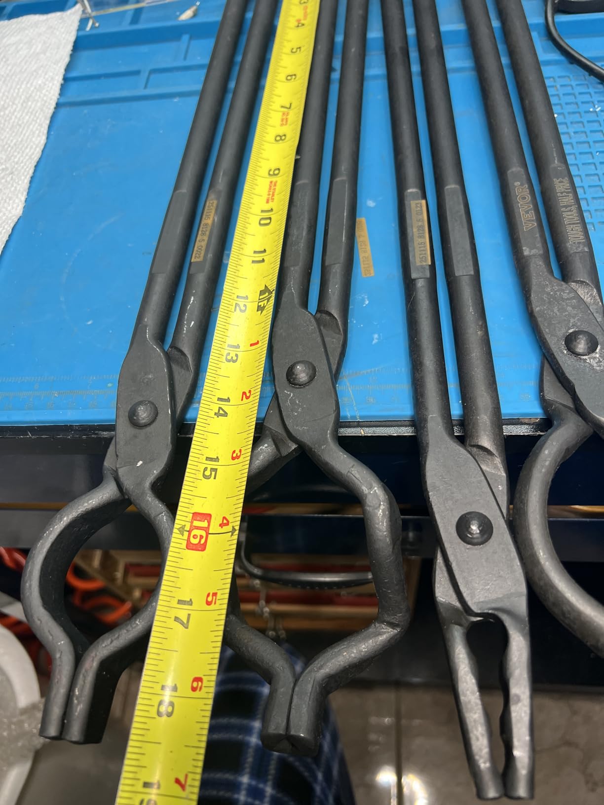 VEVOR Blacksmith Tongs, 4 PCS: V-Bit Bolt, Wolf Jaw, Z V-Bit & Gripping - A3 Carbon Steel, 18' for Blacksmiths & Bladesmiths customer photo 2