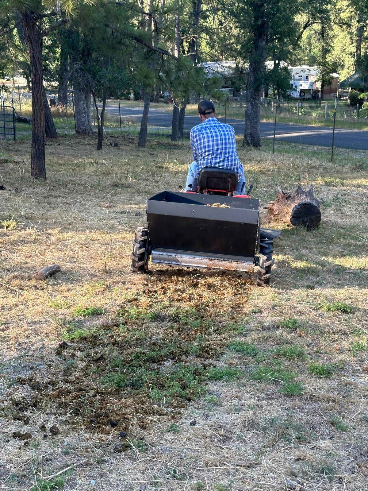 Titan Attachments Compact Manure Spreader, Rated 8.7 Cu. FT, Utility Tow-Behind ATV/UTV Lawn Tractor Spreader customer photo 1