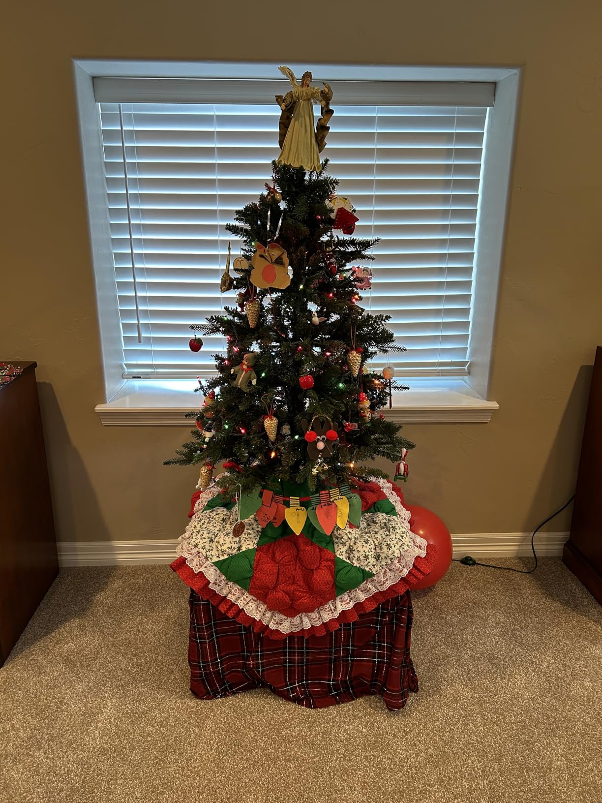 Treepool 9FT Unlit Artificial Christmas Tree, 4222 PE & PVC Mixed Tips | Full Realistic Shape, Premium Hinged Spruce Design, Foldable Metal Stand, Easy Setup, Living Room Decor, Green customer photo 1