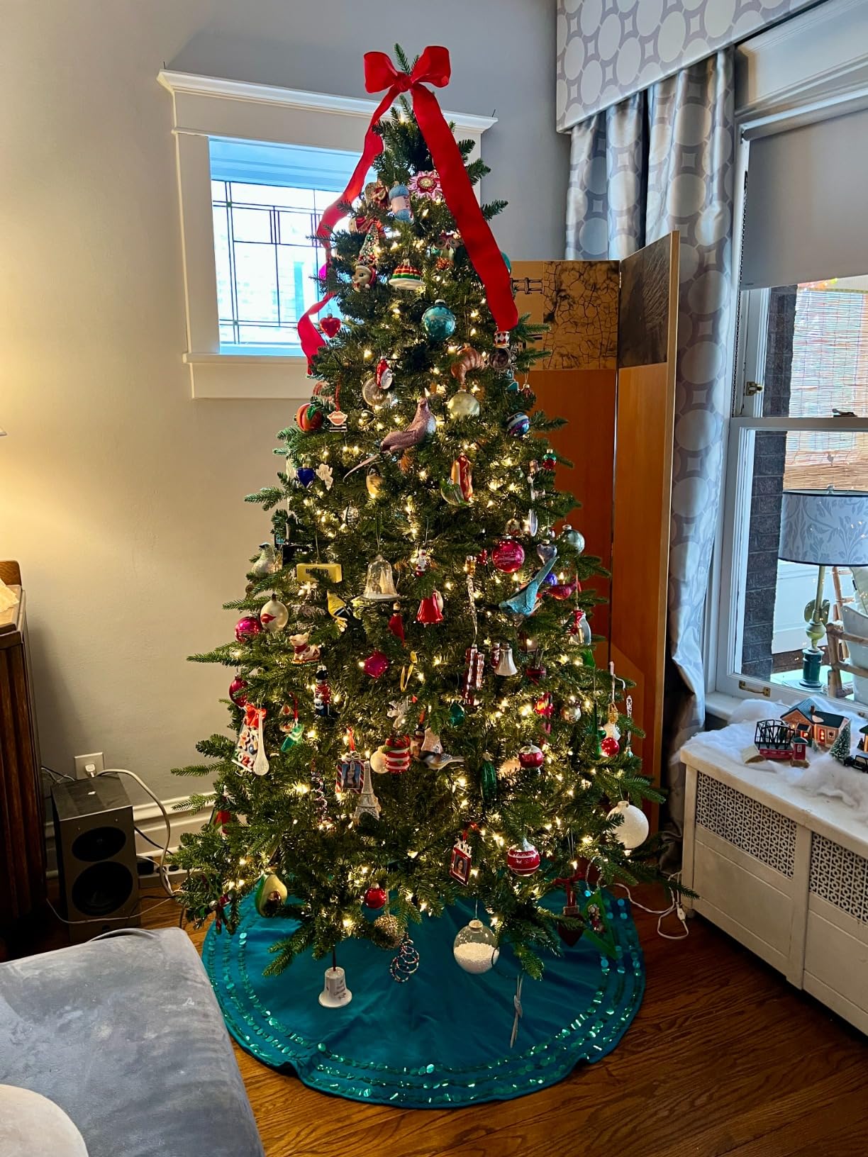 Treepool 9FT Unlit Artificial Christmas Tree, 4222 PE & PVC Mixed Tips | Full Realistic Shape, Premium Hinged Spruce Design, Foldable Metal Stand, Easy Setup, Living Room Decor, Green customer photo 2