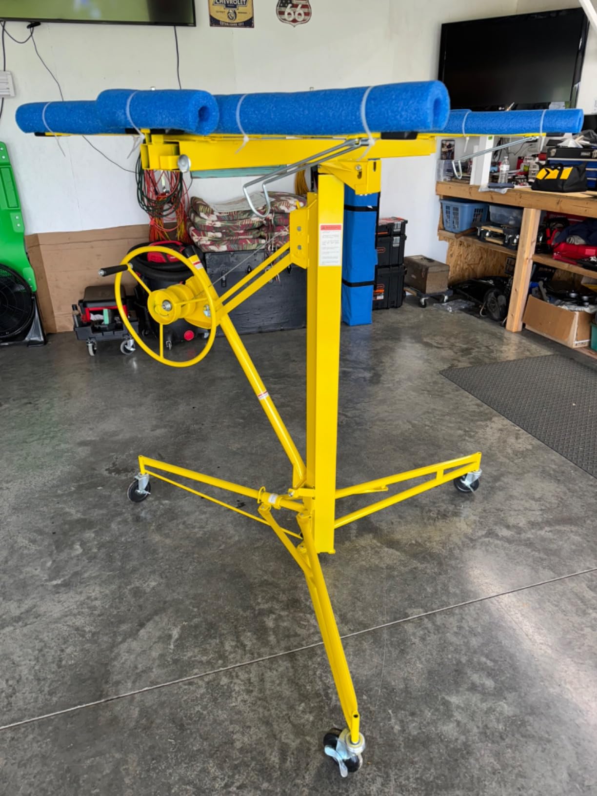Stark USA 11-Foot Drywall Lift Hoist Panel Jack, Heavy-Duty Sheetrock Ceiling & Wall Lift with Telescoping Extension, Tilting Cradle, Locking Winch & Rolling Casters for Drywall Installation, Yellow customer photo 1