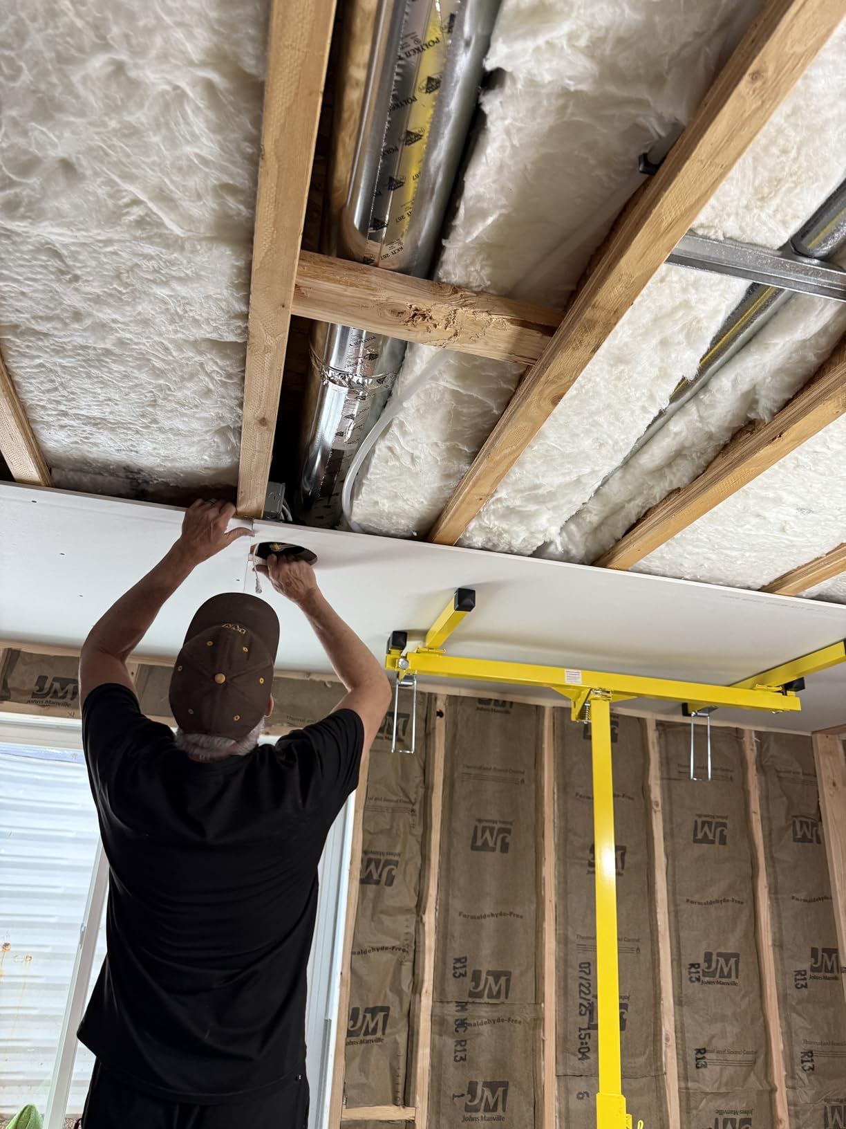 Stark USA 11-Foot Drywall Lift Hoist Panel Jack, Heavy-Duty Sheetrock Ceiling & Wall Lift with Telescoping Extension, Tilting Cradle, Locking Winch & Rolling Casters for Drywall Installation, Yellow customer photo 2