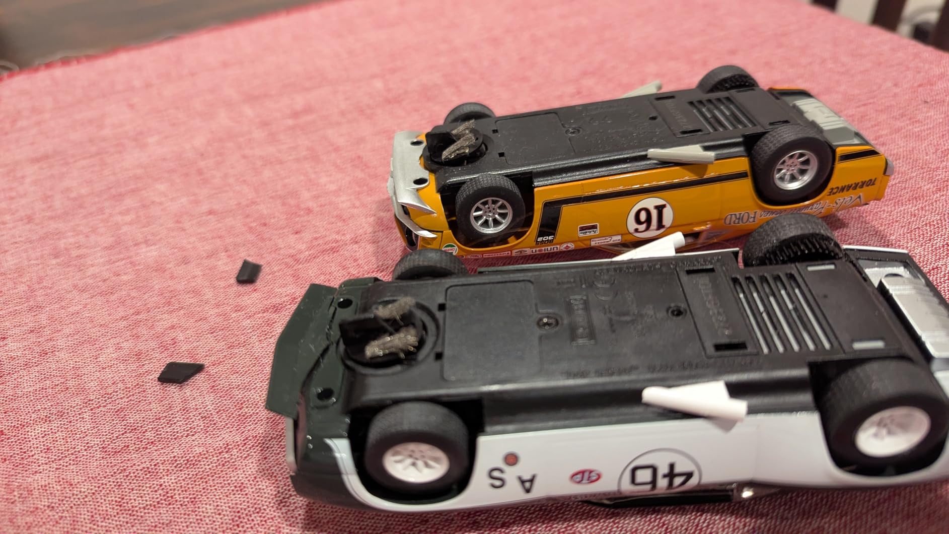 Scalextric/Premium Hobbies Sports Car Challenge - Mustang VS Camaro 1:32 Scale Slot Car Race Set C1445T customer photo 1