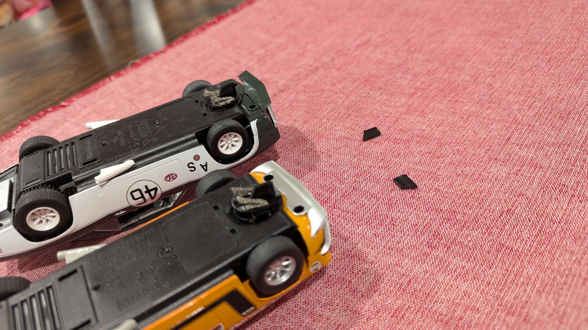Scalextric/Premium Hobbies Sports Car Challenge - Mustang VS Camaro 1:32 Scale Slot Car Race Set C1445T customer photo 2