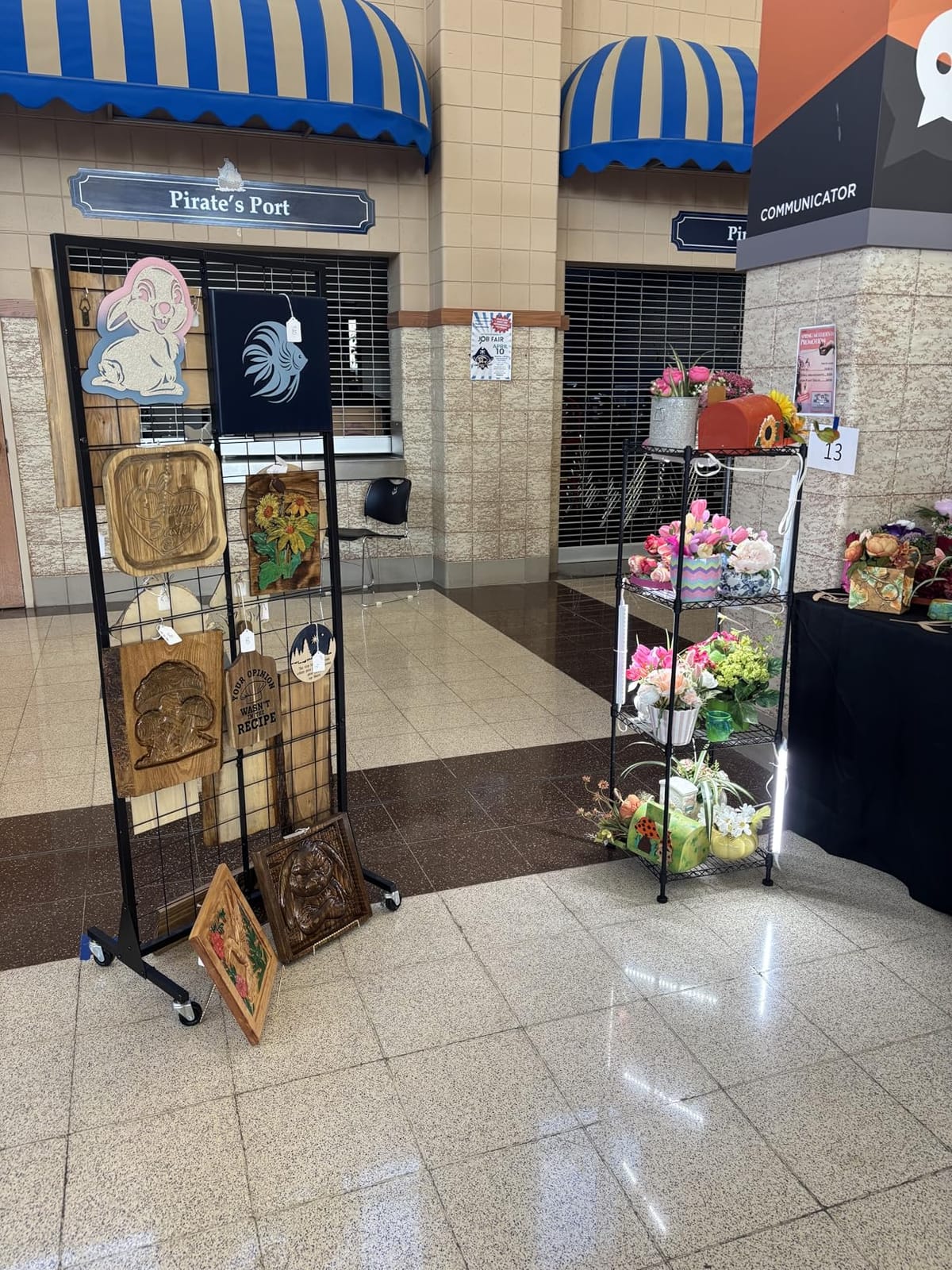 Gridwall Panel Display Stand, 2'x5.5' Heavy Duty Floor Standing Rack with Detachable Girdwall, Movable Silent Wheel, Easy to Transport, Ideal for Retail & Craft Fairs customer photo 1