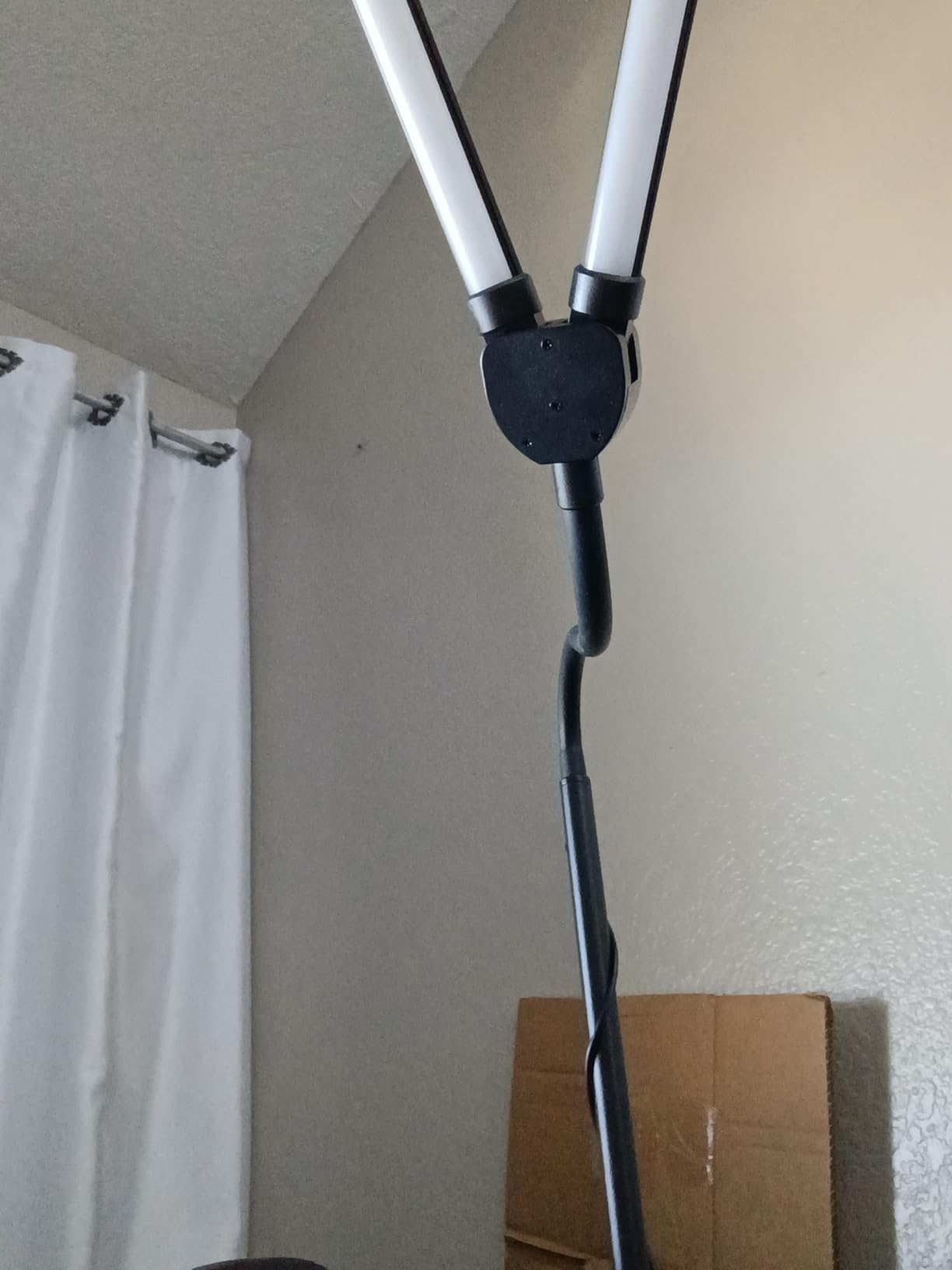 LED Floor Lamp, 18W/2000LM Bright Reading Floor Lamp for Office with Double Head, Adjustable Gooseneck Dimmable Modern Standing Light for Lash Extension Craft, Eye Caring Floor Lamps for Living Room customer photo 2