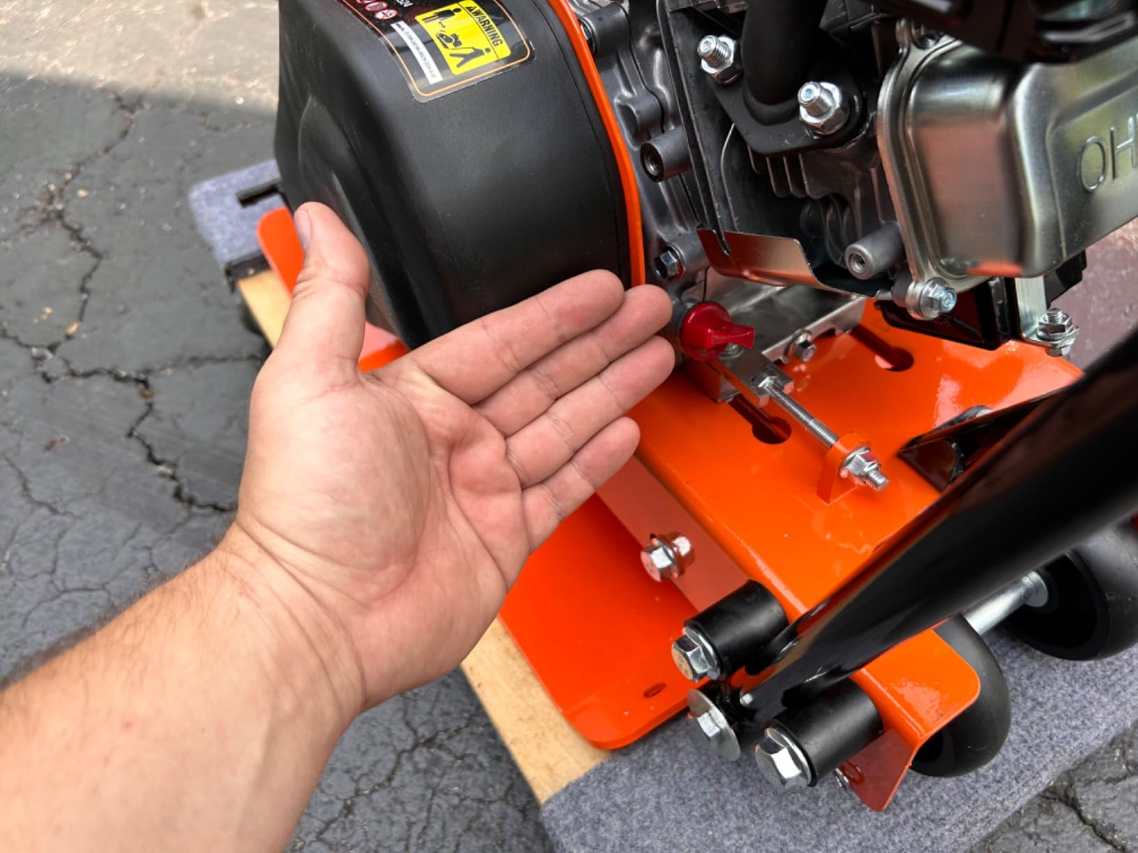 SuperHandy Plate Compactor with 7HP Gas Engine - 4200 lbs Force, 20 x 15 in. Steel Plate, 12 in. Depth Tamper with Water Tank customer photo 2