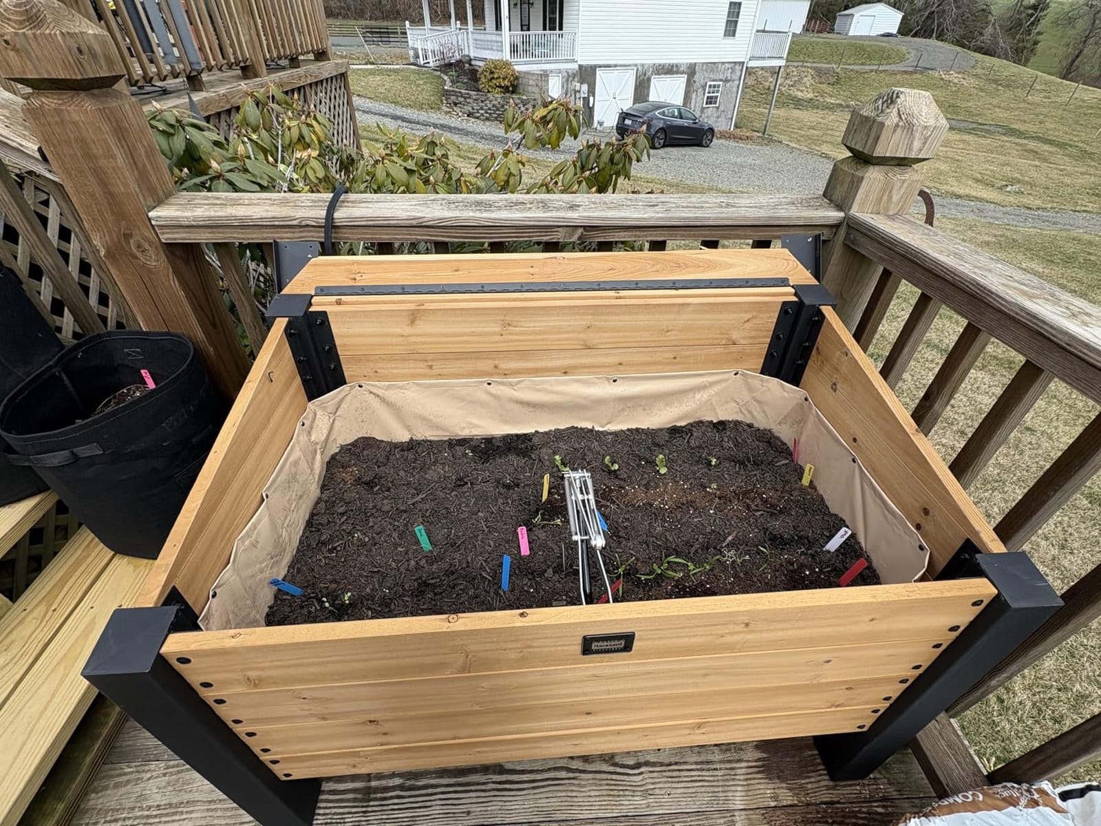Backyard Discovery Aggie 4' x 2' Cedar Wood Cold Frame Portable Mini Greenhouse, Raised Garden Planter with Temperature-Activated Polycarbonate Lid, Mesh Drainage for Year-Round Outdoor Gardening customer photo 2