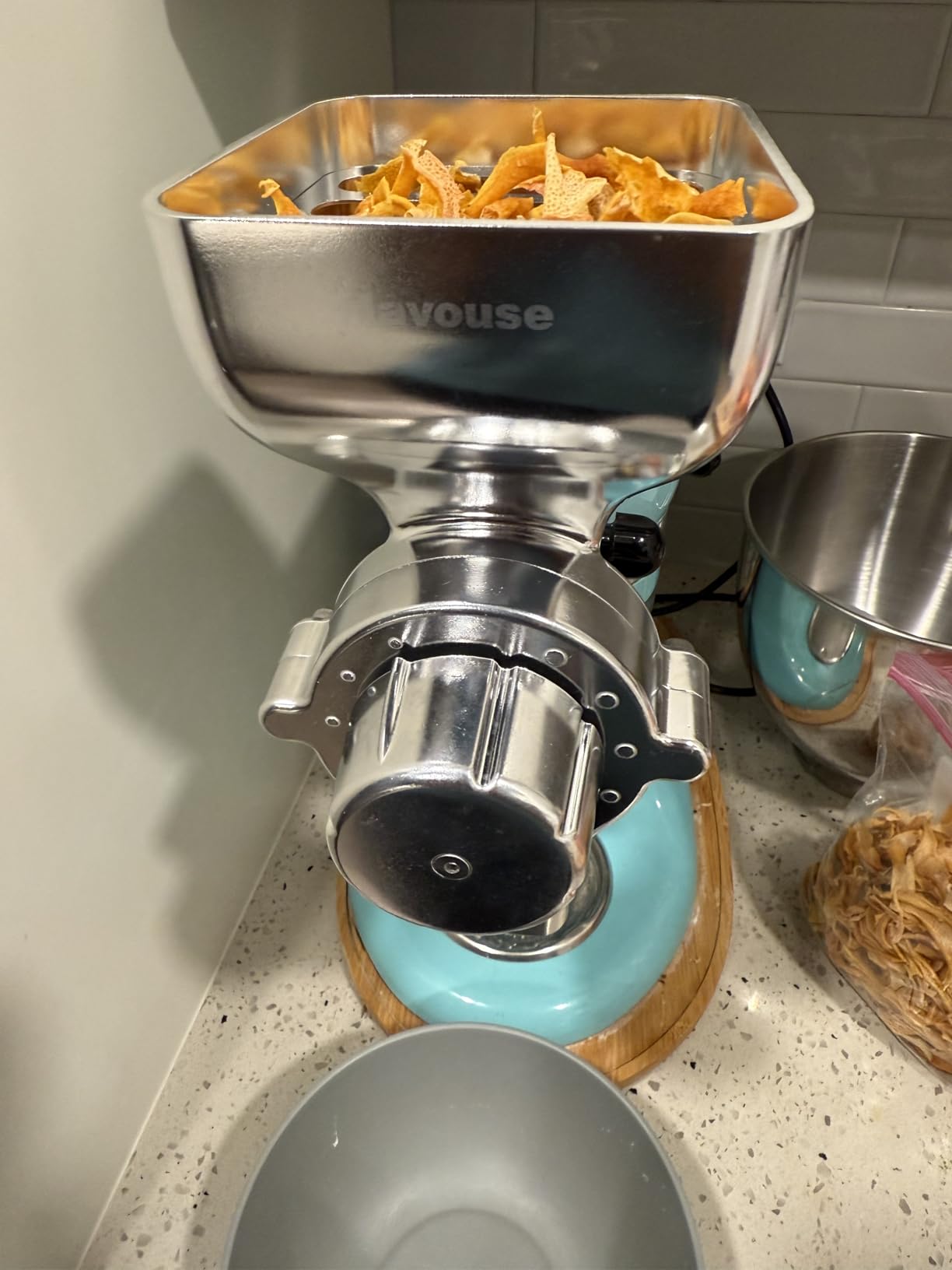All Metal Grain Mill Attachment For Kitchenaid Stand Mixer, 12 Levels Flour Mill Grinder for Home, Fit for Grinding Wheat, Corn, Oats, Buckwheat, Millet and Other Cereals customer photo 2