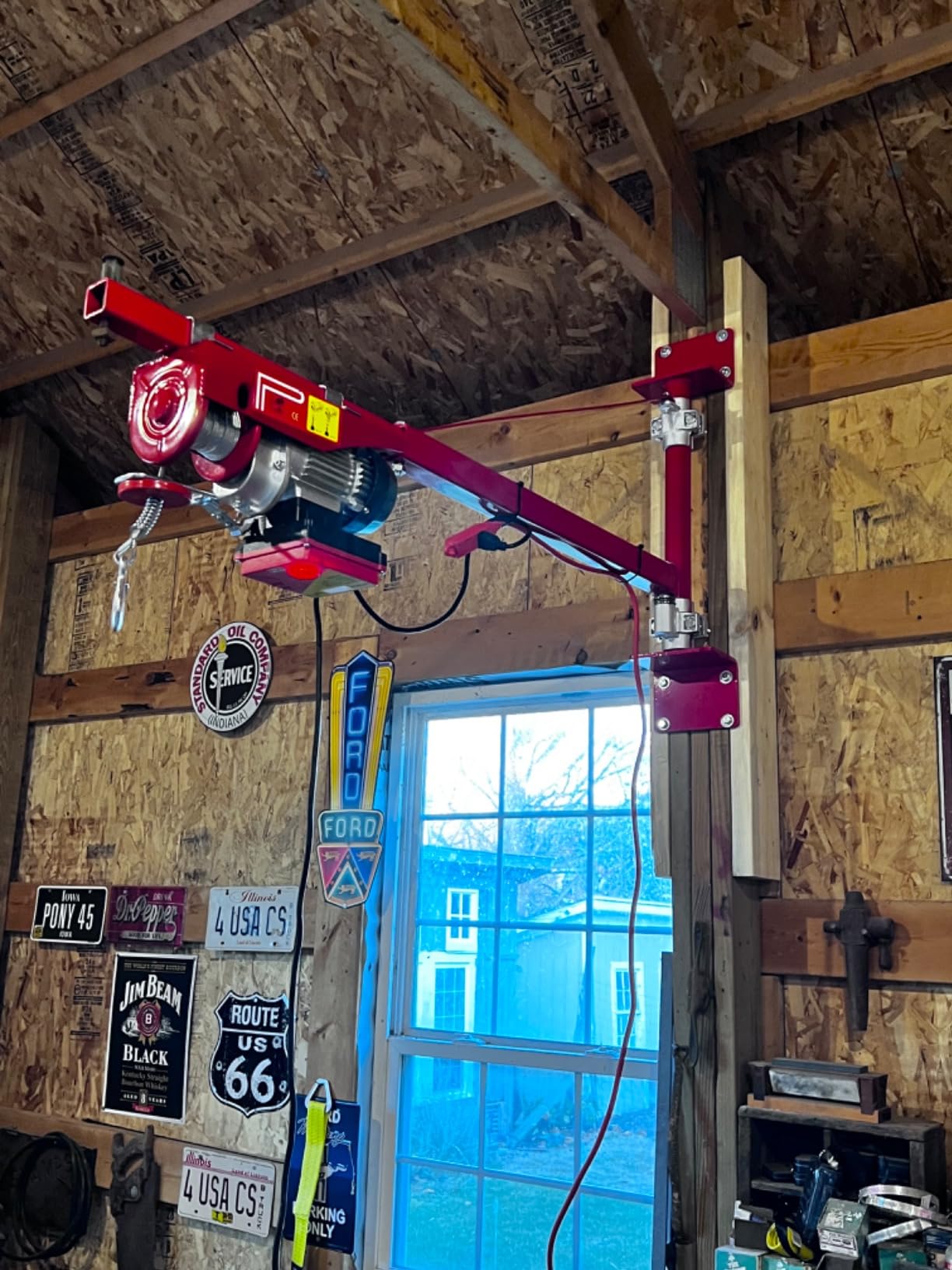 VEVOR Wall Mount Jib Crane, 1320 lbs Max Load Capacity Electric Scaffolding Lift, Electric Hoist Holder Swing Arm with Pole, Steel Hoist Frame, 180° Swivel Scaffold Lifting Arm for Electric Hoist customer photo 2