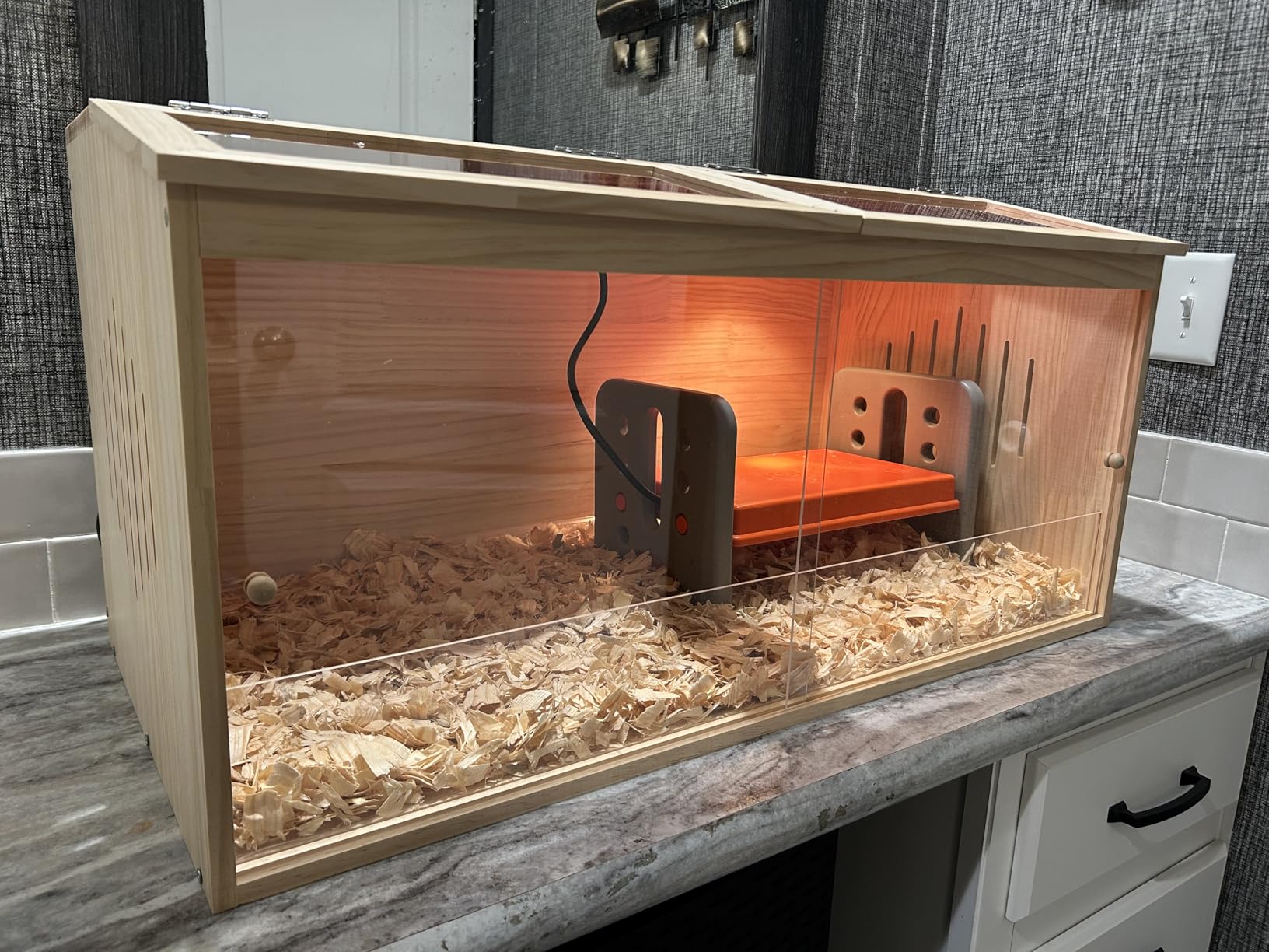 Large Wooden Chicken Brooder Box with Bulb Set and Thermometer - Brooder Box for Chicks Indoor Accommodates Up to 12 Chicks - Ideal for Chickens, Ducks, Quails, Hamsters, and Lizards (32x16x16 Inches) customer photo 2