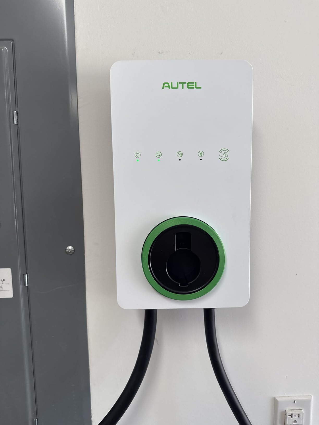 Autel Level 2 EV Charger 40 Amp Home Smart AI Electric Vehicle (EV) Charger, Wi-Fi and Bluetooth Enabled EVSE, with in-Body Holster and 25-Foot Cable NEMA 14-50 Plug (Dark Gray) customer photo 1