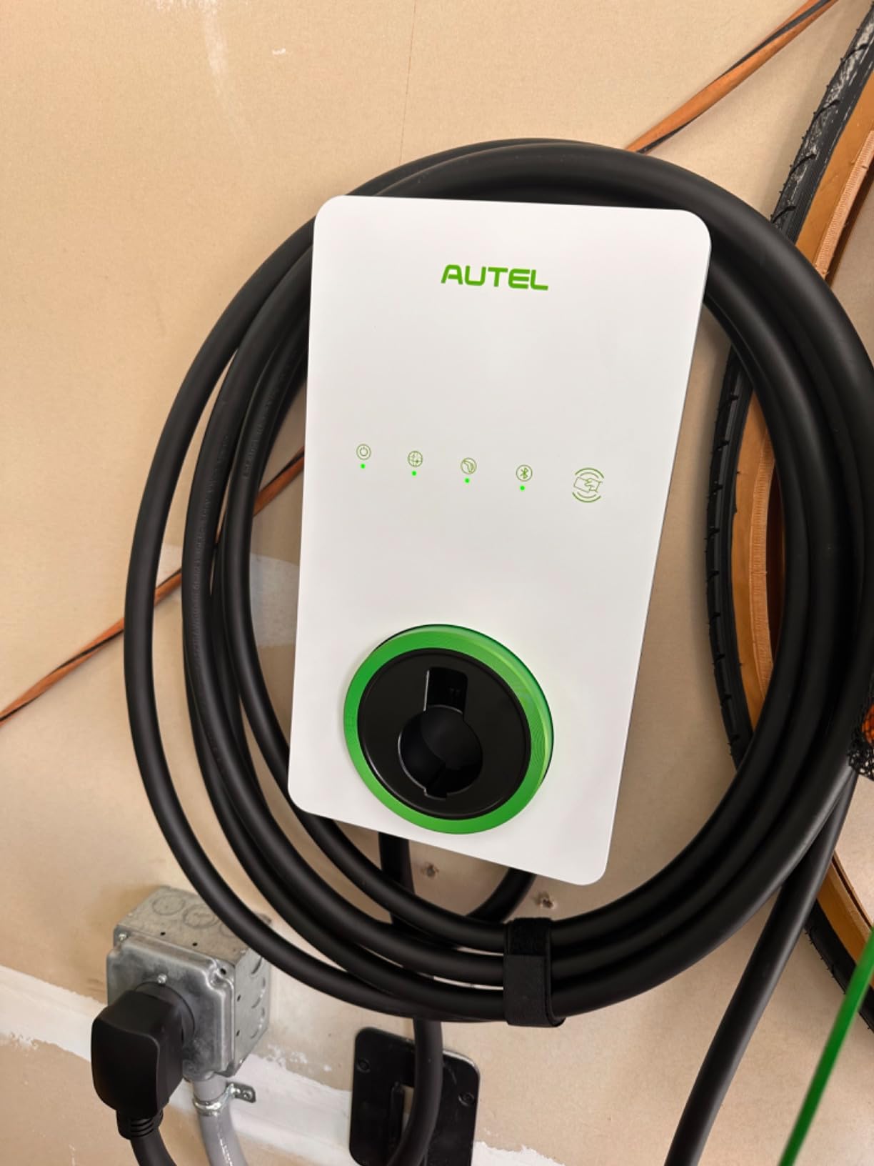 Autel Level 2 EV Charger 40 Amp Home Smart AI Electric Vehicle (EV) Charger, Wi-Fi and Bluetooth Enabled EVSE, with in-Body Holster and 25-Foot Cable NEMA 14-50 Plug (Dark Gray) customer photo 2