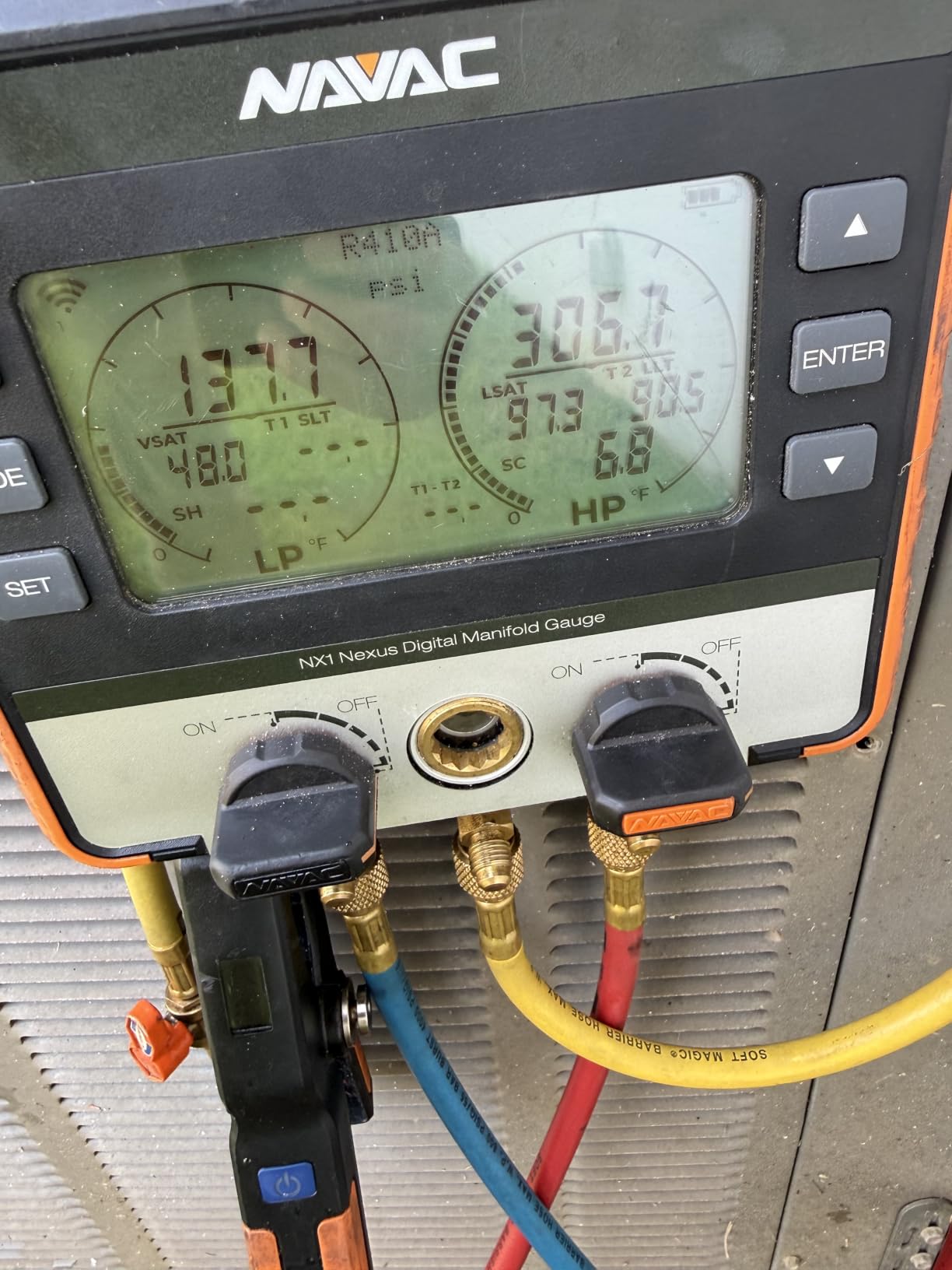 NAVAC NX1 Nexus Digital Manifold Gauge - Bluetooth for Temperature Probes - Impact-Resistant HVAC Gauge with Aluminum Body and Rubber Cover - A2L Compatible customer photo 1