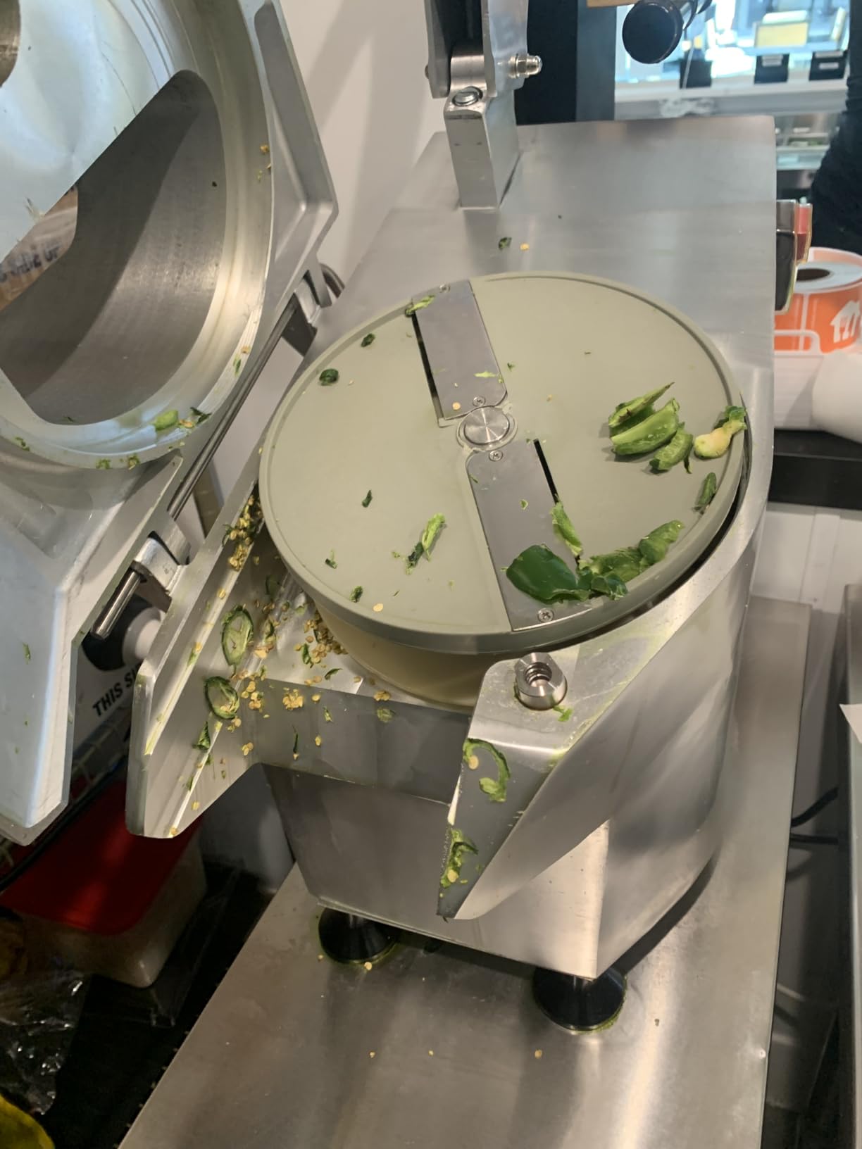 VEVOR Commercial Food Processor 550W Electric Vegetable Slicer 6 Blades | 2 Feeding Holes, 1600 RPM Stainless Steel Vegetable Processor, Interchangeable Blade, 3mm/4mm/7mm Shred and 2mm/4mm Slice customer photo 2