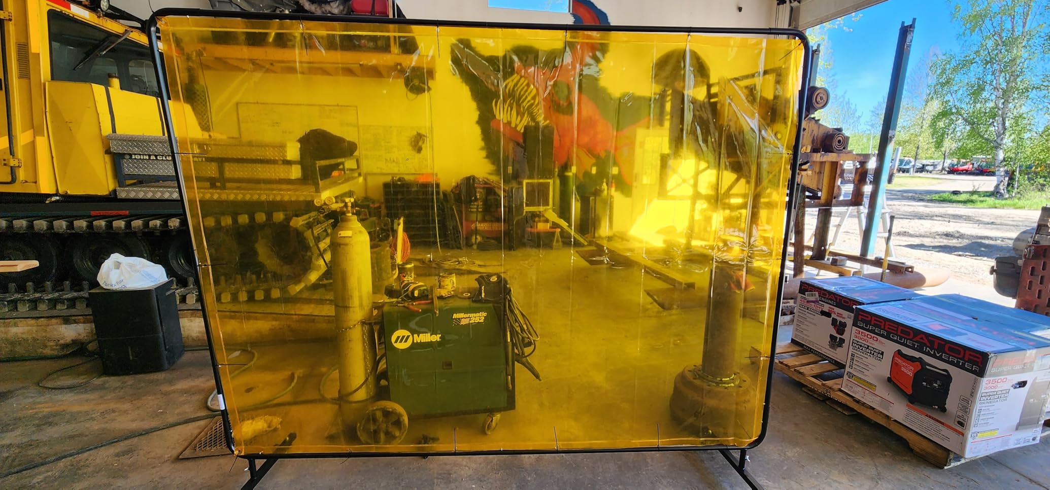 VEVOR Welding Screen with Frame, 6' x 8' 3 Panel Welding Curtain Screens, Flame-Resistant Vinyl Welding Protection Screen on 12 Swivel Wheels (6 Lockable), Moveable & Professional for Workshop, Red customer photo 1