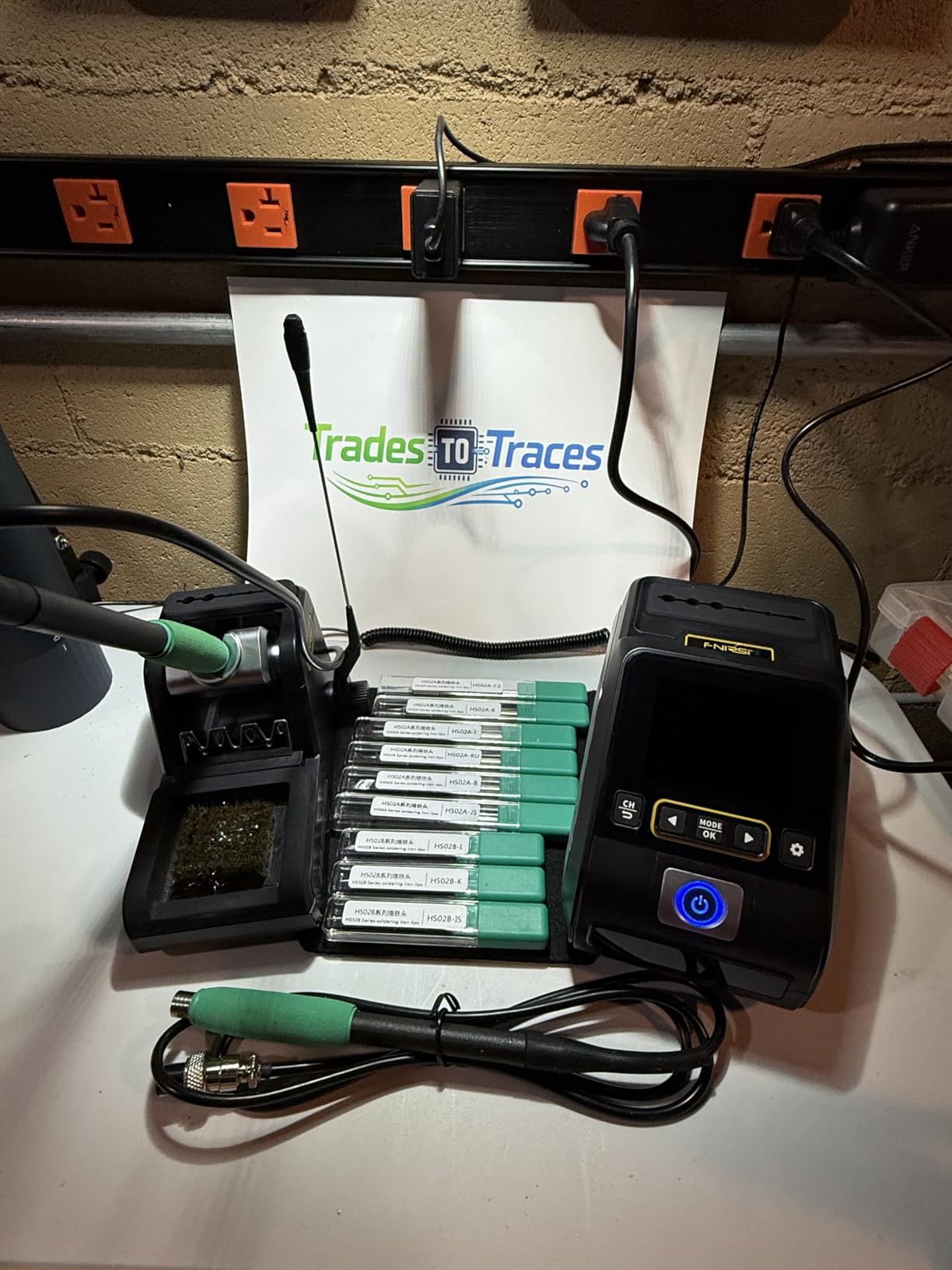 FNIRSI DWS-200 200W High Power Soldering Station Kit, 2 Helping Hands, 3S Melting (212-842℉), 6 F245 3 F210 Iron Tips, 3 Display Modes, Pre-set 3 Temps, Precision Digital Solder for Electronics Repair customer photo 2