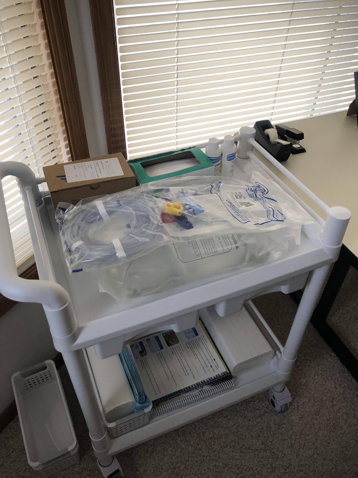 VEVOR Medical Mobile Trolley Cart with 2 Drawers & 3 Trash Cans, 2 Tiers Beauty Salon Rolling Trolley with 4 Silent Wheels & 2 Dirts Bucket & Bowl, Medical Utility Cart for Hospital Dental Clinic Lab customer photo 2