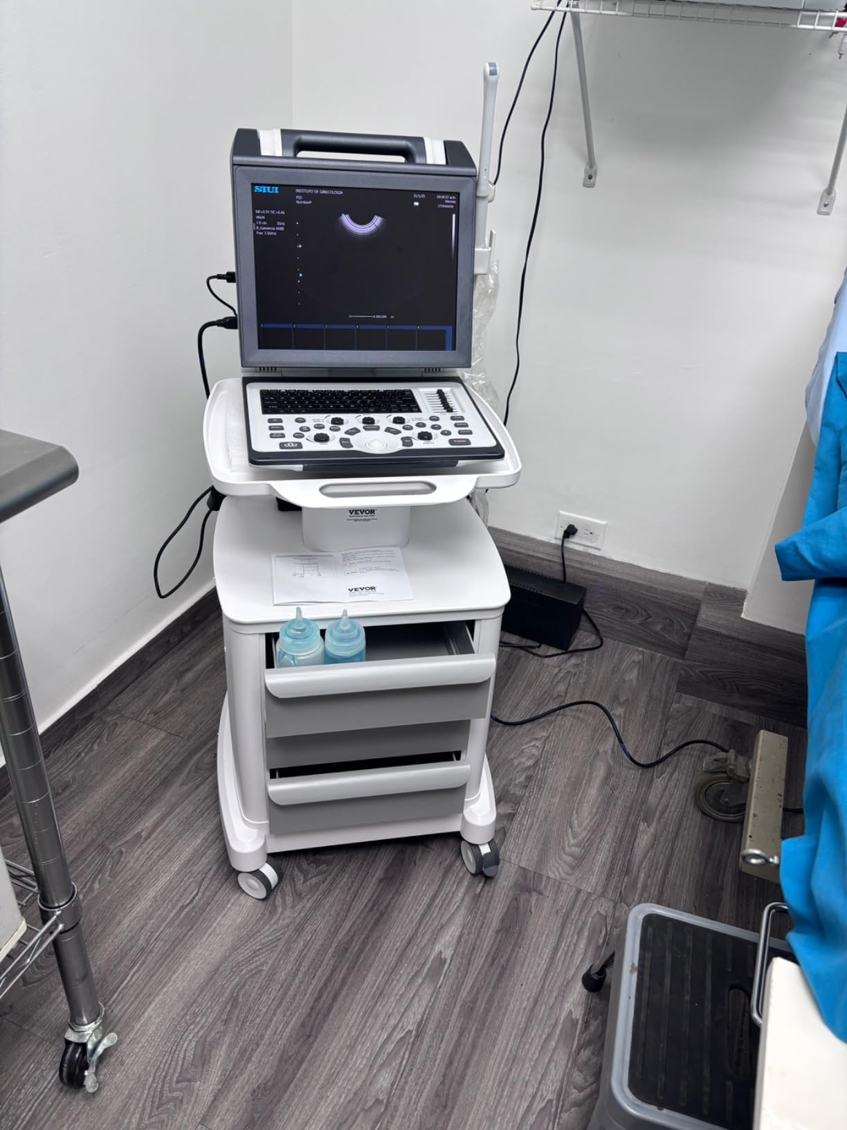 VEVOR 4 Tiers Lab Carts, Lab Utility Cart with 3 Drawers & 1 Top Tray, Mobile Medical Cart with ABS Material, Lab Rolling Cart with 4 Silent Wheels for Lab, Clinic, Hospital, Salon, White customer photo 2
