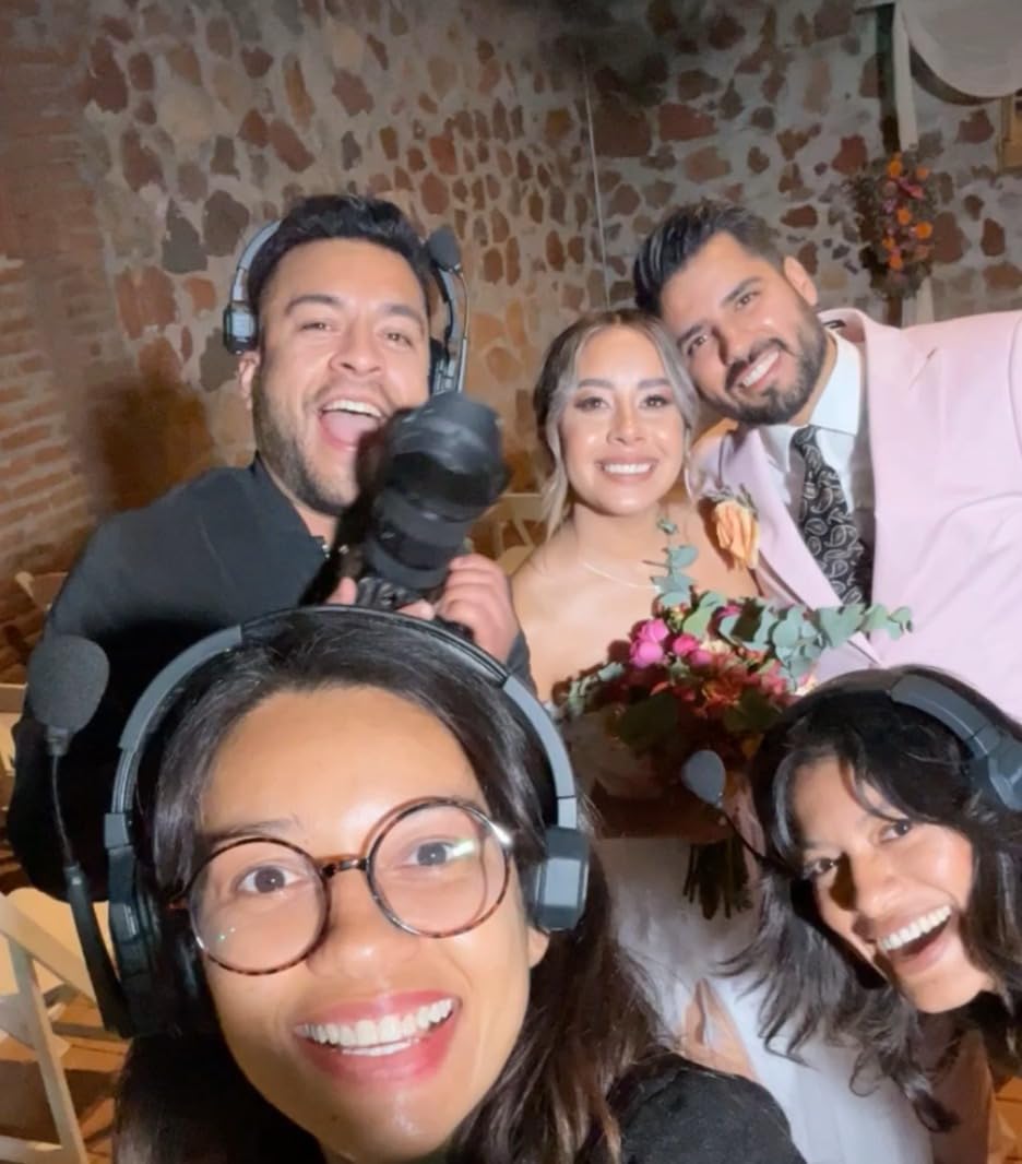 Hollyland Solidcom SE Full Duplex 4-Users ENC Noise Cancellation Wireless Intercom Headset System 1100ft Team Communication with PTT Mute Single Ear Headset for TV Film Production (2.4GHz Version) customer photo 1