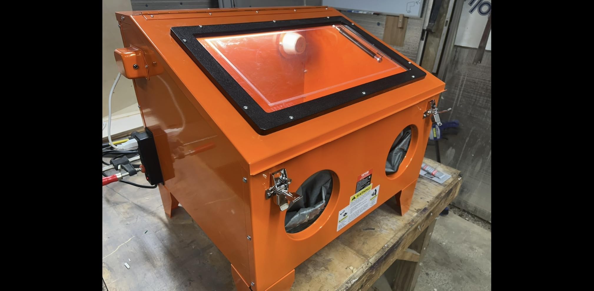 VEVOR 25 Gallon Sandblasting Cabinet, 40-120PSI Portable Benchtop Sand Blasting Cabinet, Heavy Duty Steel Sand Blaster with Blasting Gun & 4 Ceramic Nozzles for Paint, Stain, Rust Removal customer photo 1