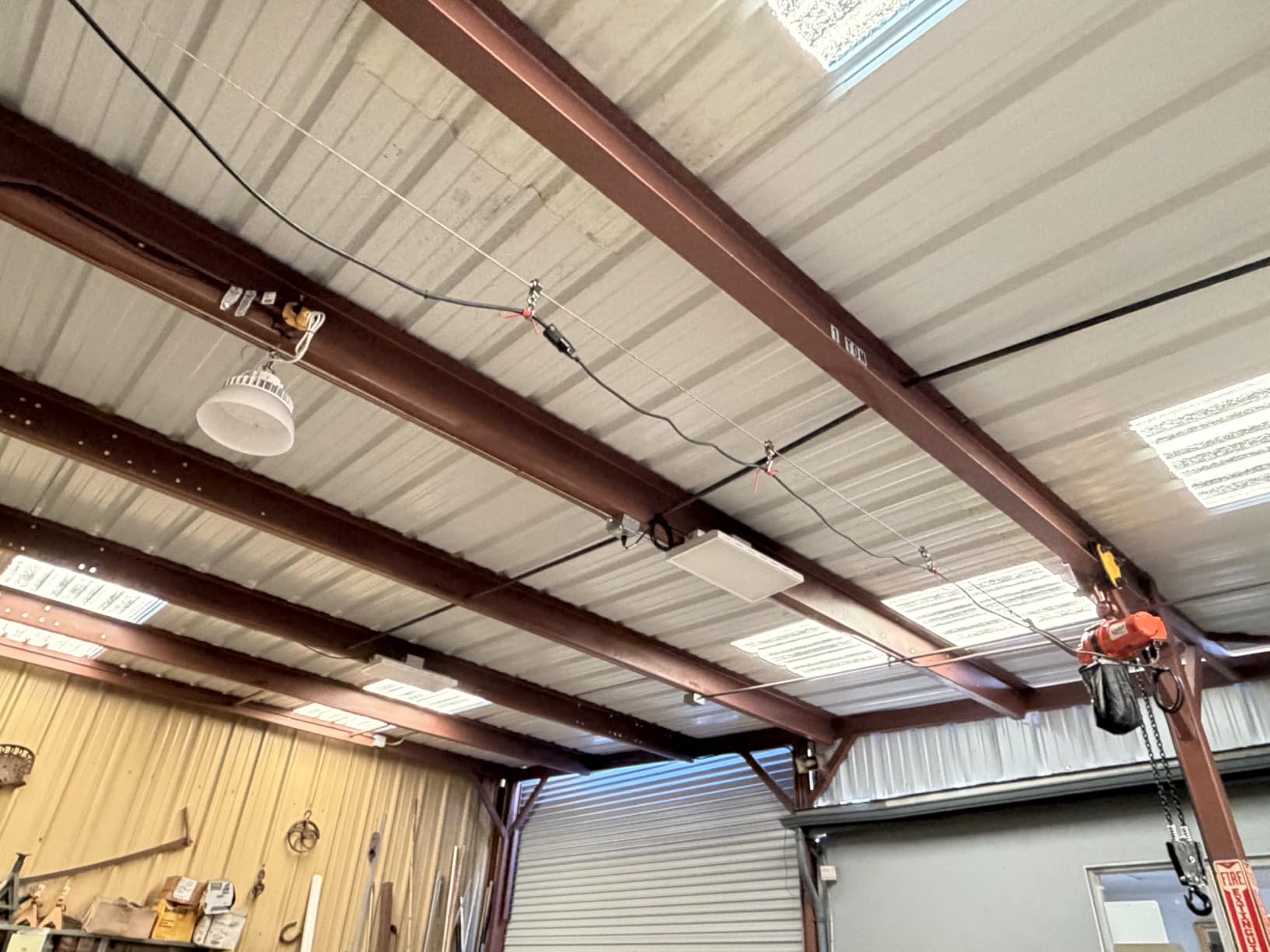 VEVOR Electric Chain Hoist 2200 lbs 20 ft Lift Single Phase Overhead Crane, with Chain, 328 ft Wireless & 15 ft Wired Remote Control, 110V, Copper Motor, Emergency Stop for Garage, Workshop, and Home customer photo 1