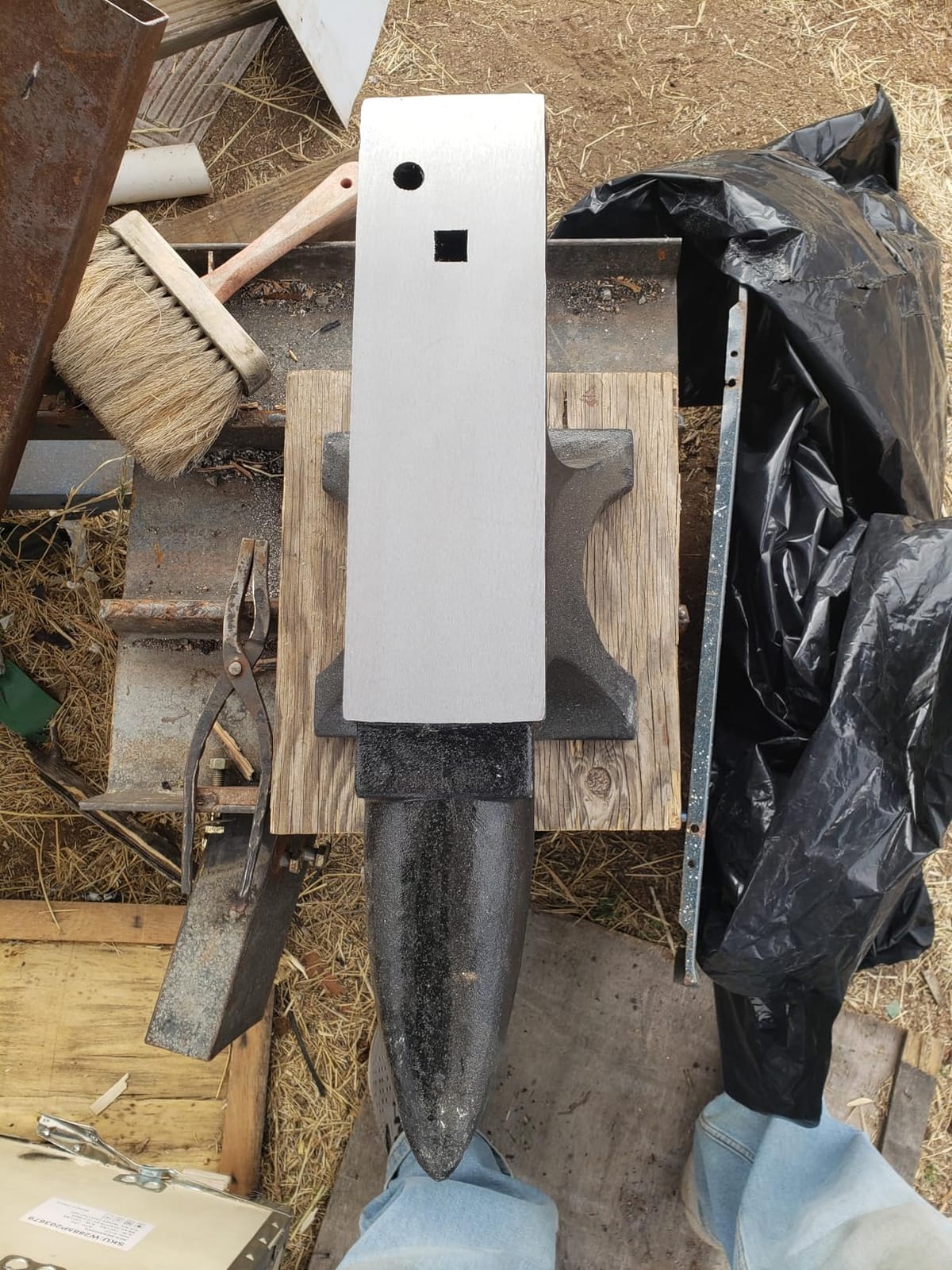 Cast Steel Anvil, 132 Lbs(60kg) Single Horn Anvil, High Hardness Round Horn Anvil Blacksmith with Large Countertop and Stable Base, Metalsmith Tool for Bending and Shaping, Black customer photo 2