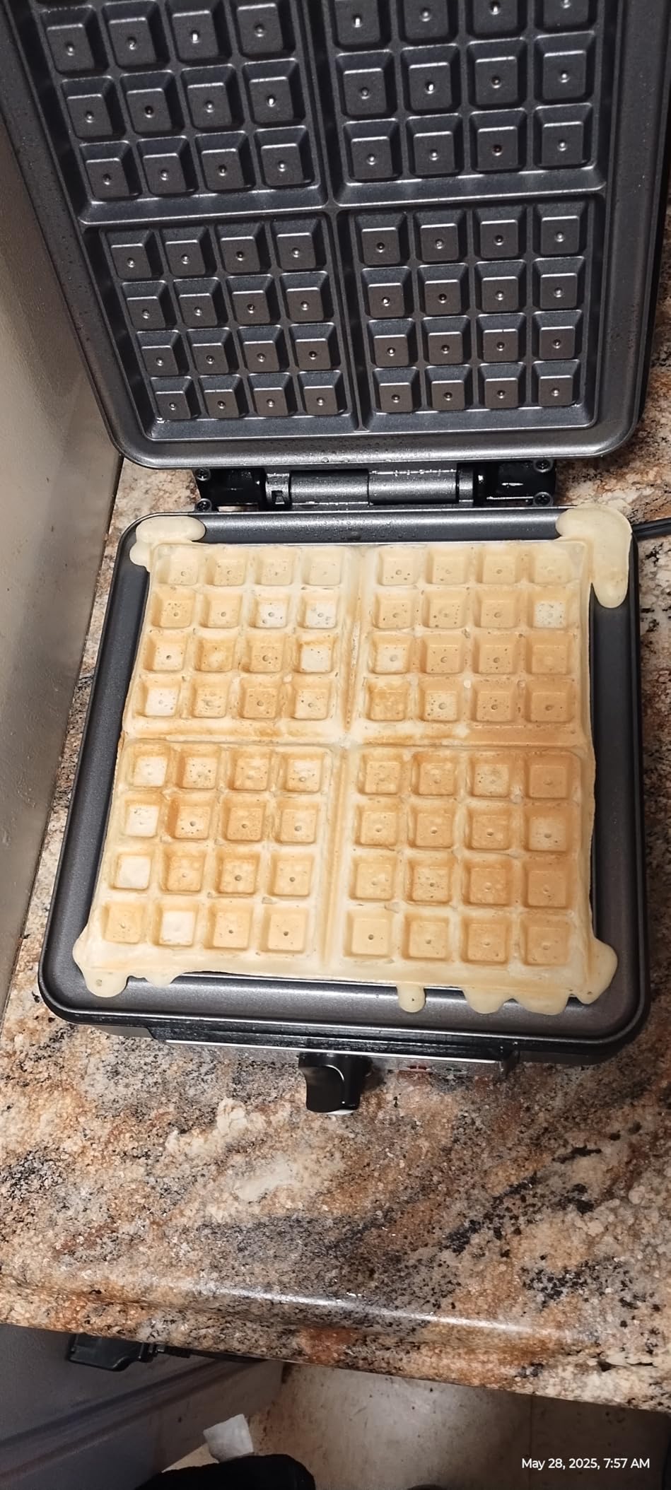 VEVOR Commercial Waffle Maker, Dual-Head Round Waffle Baker Machine, 2460W Non-Stick Stainless Steel Belgian Waffle Iron with Temp and Time Control, Handle, for Restaurant Bakery Snack Bar Family customer photo 2