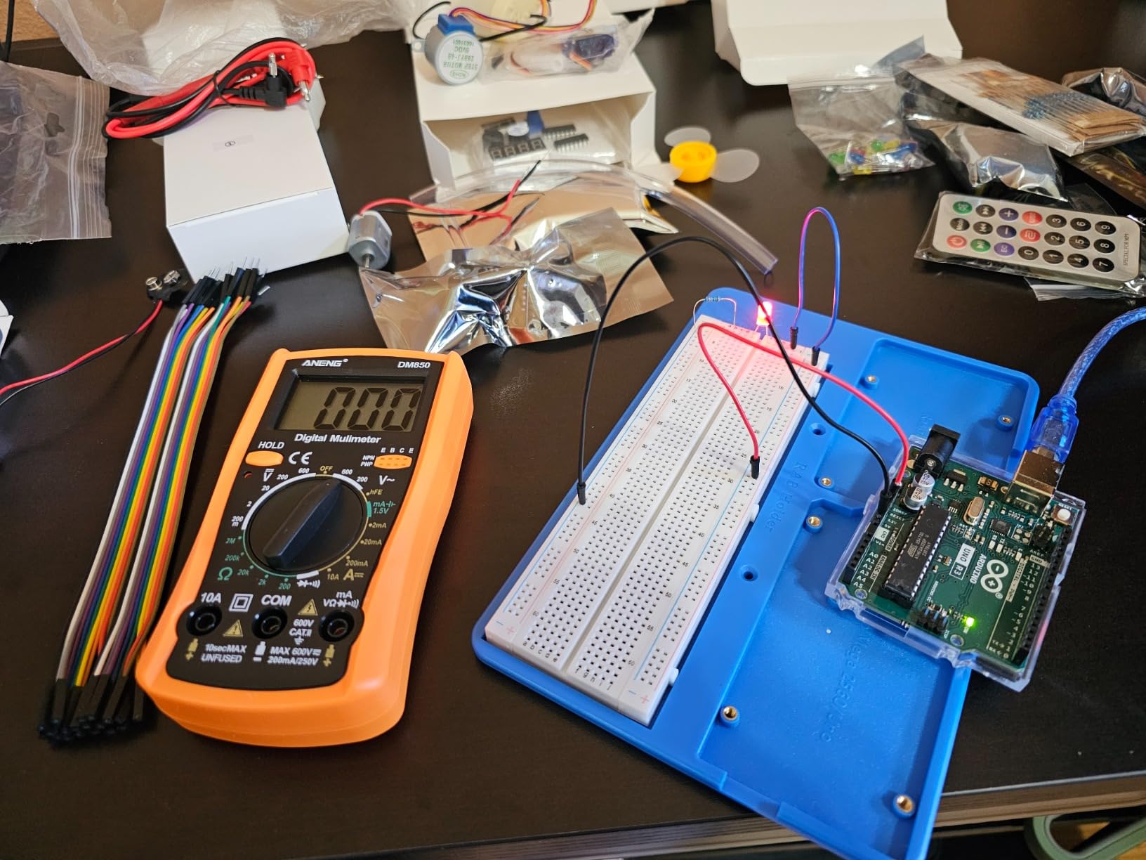 SunFounder Inventor Lab Starter Kit with Original Arduino Uno R3 REV3 Multimeter 34 Projects 40+ Video Courses RAB Breadboard Holder, RoHS Compliant, for Beginners & Engineers customer photo 2