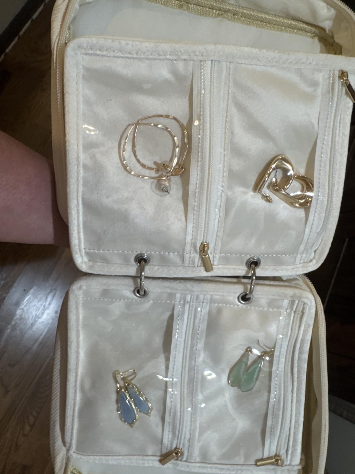 Travel Jewelry Organizer Case,Jewelry Bags for Traveling, Jewelry Binder with 24 Pcs Clear Zipper Velvet Pouches for Storing Earrings, Rings, Necklace, Bracelet, Watch (Beige) customer photo 1