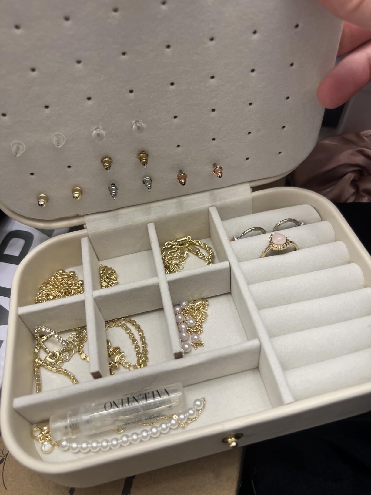 VLANDO Travel Jewelry Case for Women Girls, PU Leather Small Jewelry Box for Rings, Necklaces, Bracelets, Earring Holder Organizer Storage for Travel Essentials - Beige customer photo 1