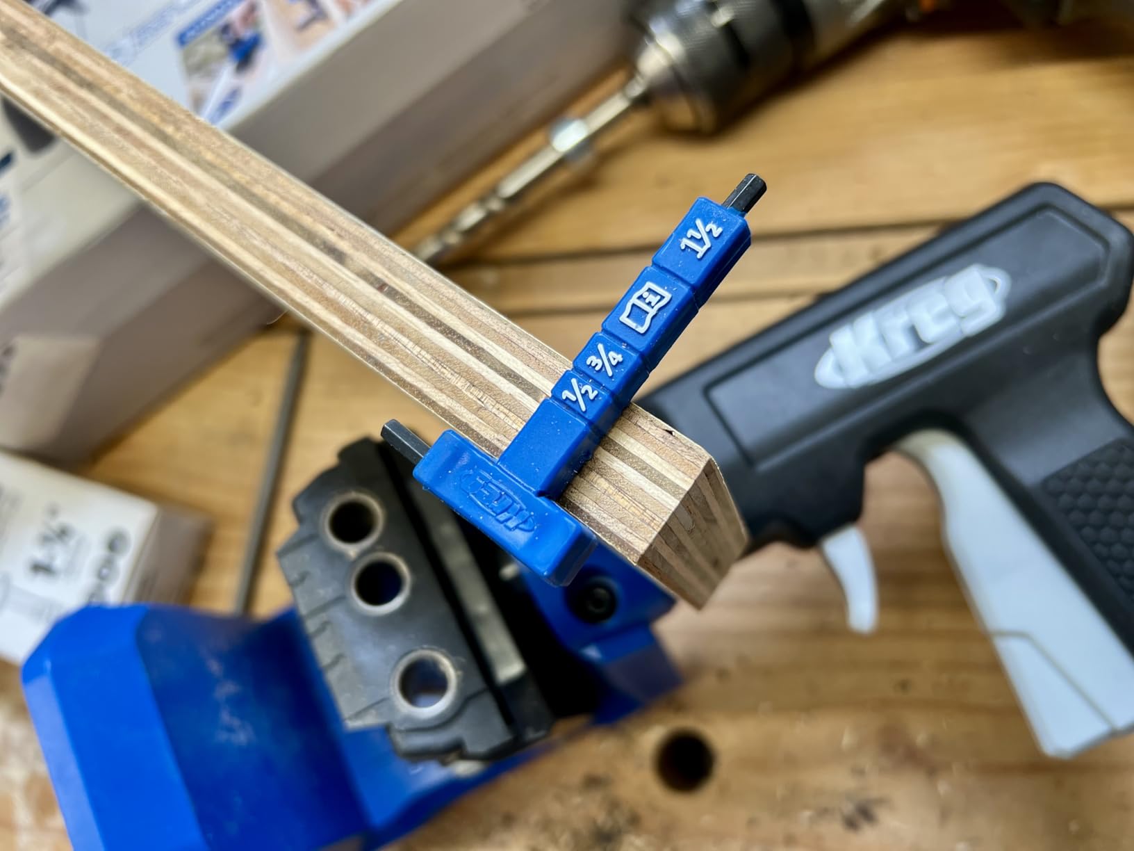 Kreg Pocket-Hole Jig - KPHJ520PRO2 - New Model - Premium Carpentry & Woodworking Tool - For Materials 1/2-1 1/2 Inches Thick - Includes 60 Pocket-Hole Screws customer photo 1