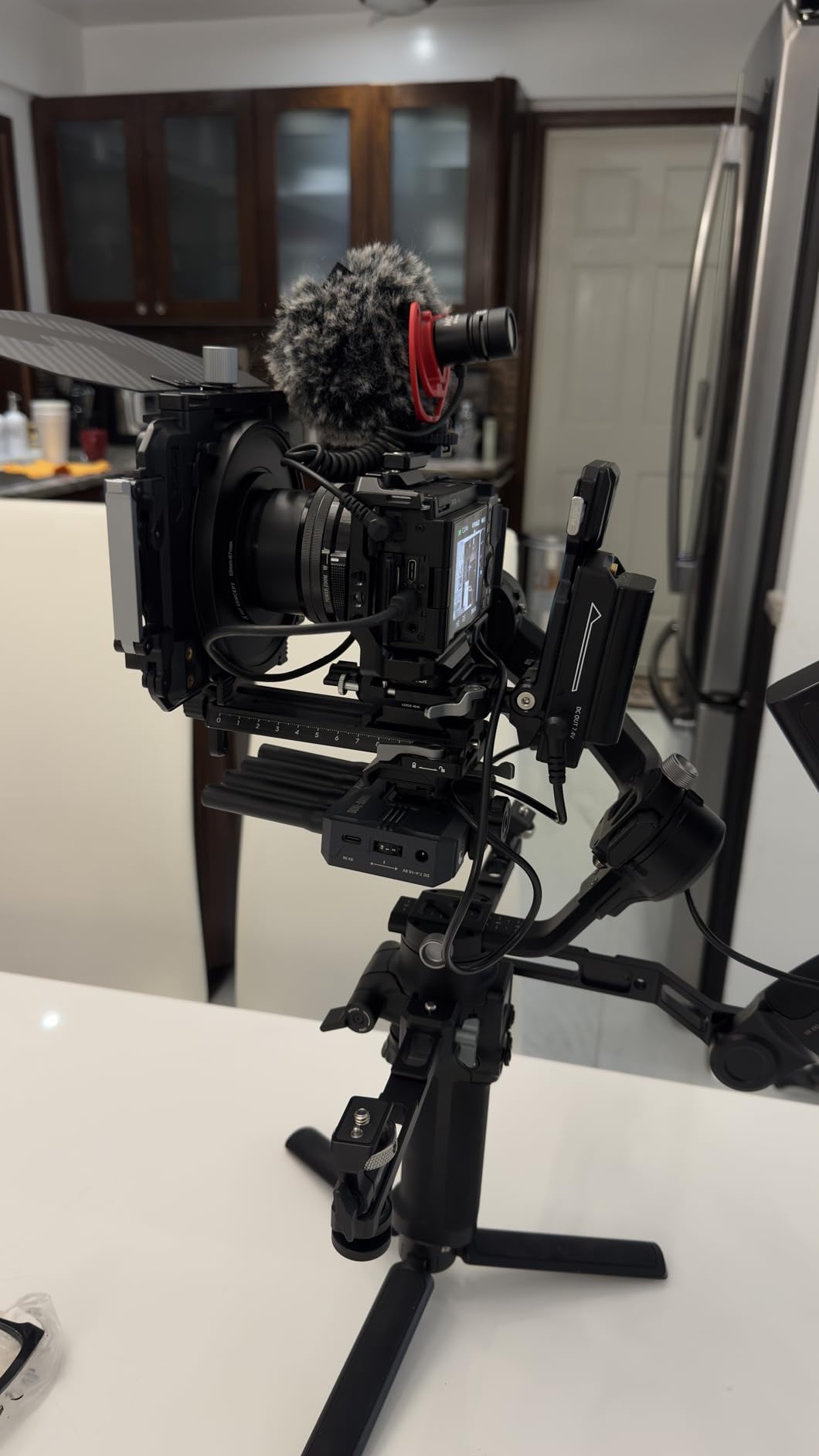 K&F CONCEPT Matte Box with Carbon Fiber Top Flag, with 5pcs Adapter Rings | DSLR Camera Matte Box with Carbon Fiber Top Flag, with 67/72/77/82/95mm Adapter Rings-FM702 customer photo 2