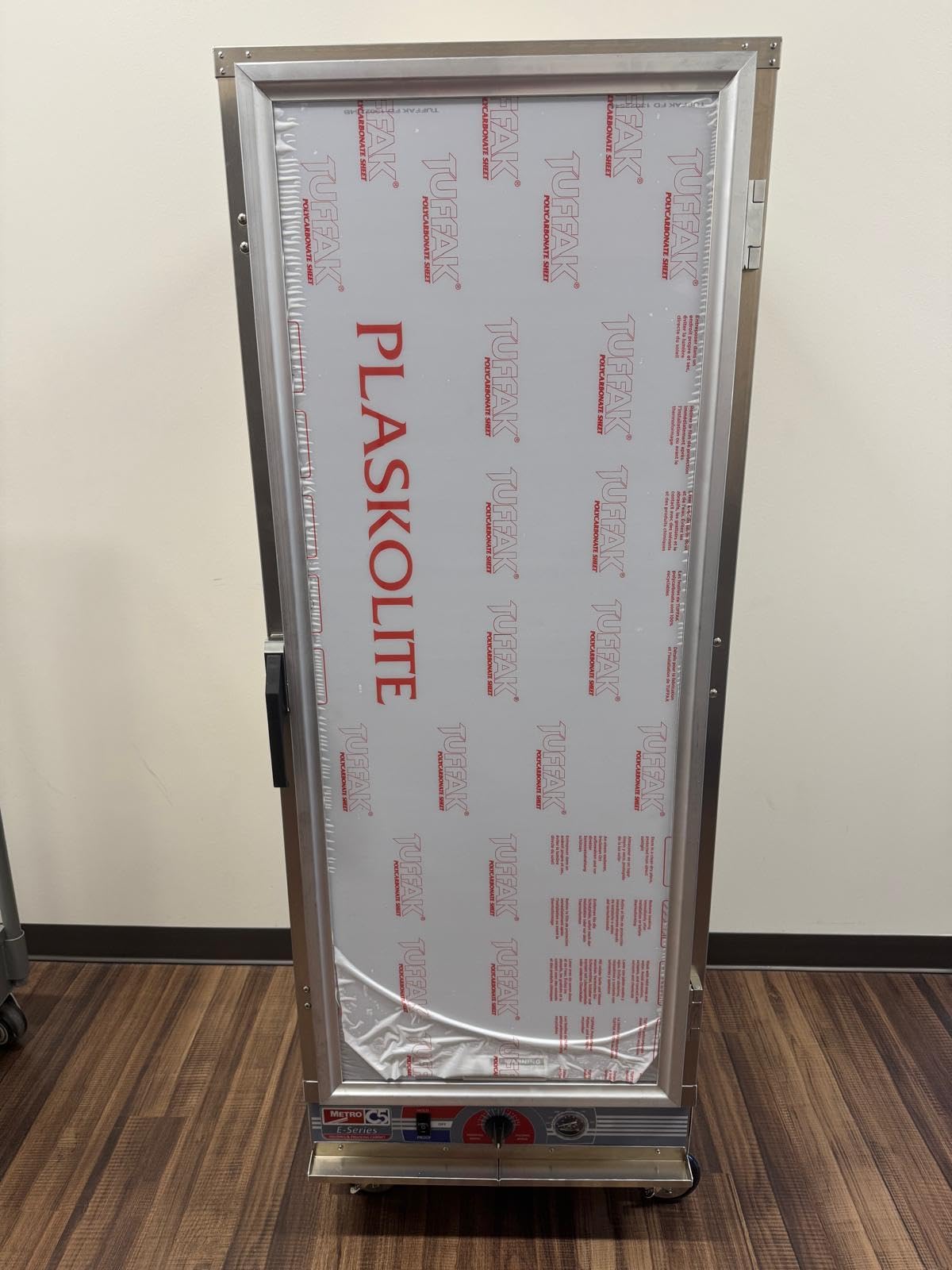 METRO C5E5-CFC-U C5 E-Series Hot Holding and Proofing Cabinet, Half Height Commercial Food Warmer, Full Length Clear Door, Universal Wire Slides, 2000W, 120V customer photo 1