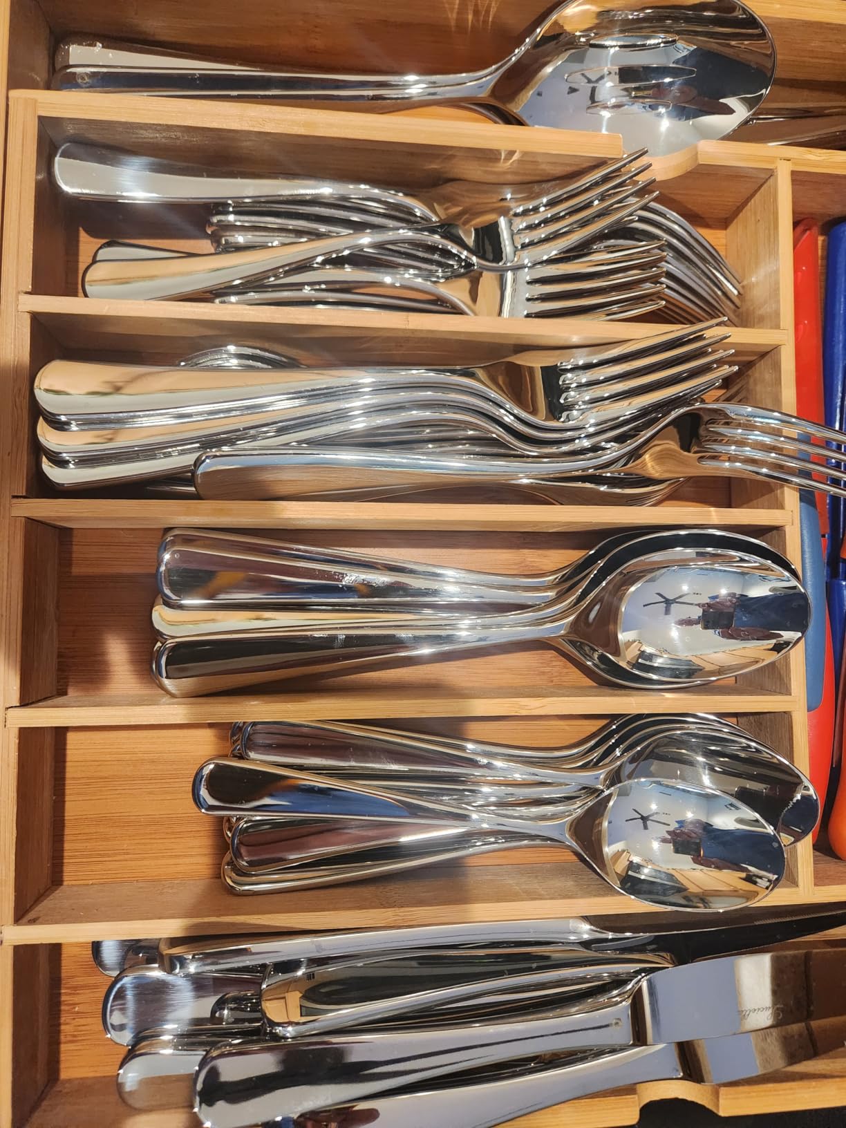 Luciella Tropea Flatware Set for 12, 65-Piece Premium 18/10 Stainless Steel Silverware Set with Serving Utensils, Modern Mirror Finish, Rust Resistant, Dishwasher Safe, House Warming Gifts New Home customer photo 1