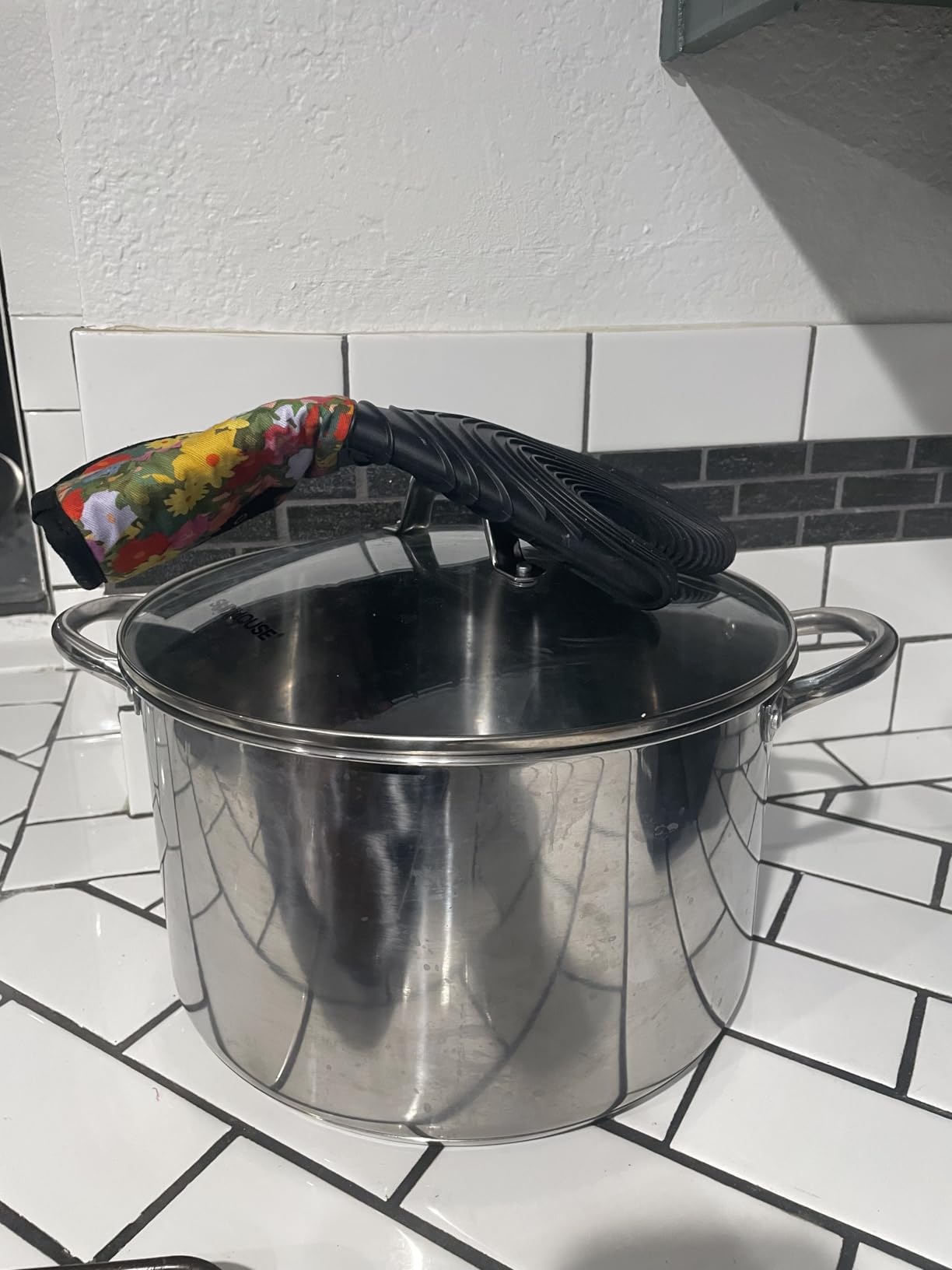 SUNHOUSE 16 Quart Stock Pot with Lid, Stainless Steel Large Pot for Cooking | 16QT Big Pots for Pasta, Soup - Stockpot for Canning, Seafood Boil with Impact Bonded Base - Oven Safe & Induction Compatible customer photo 1