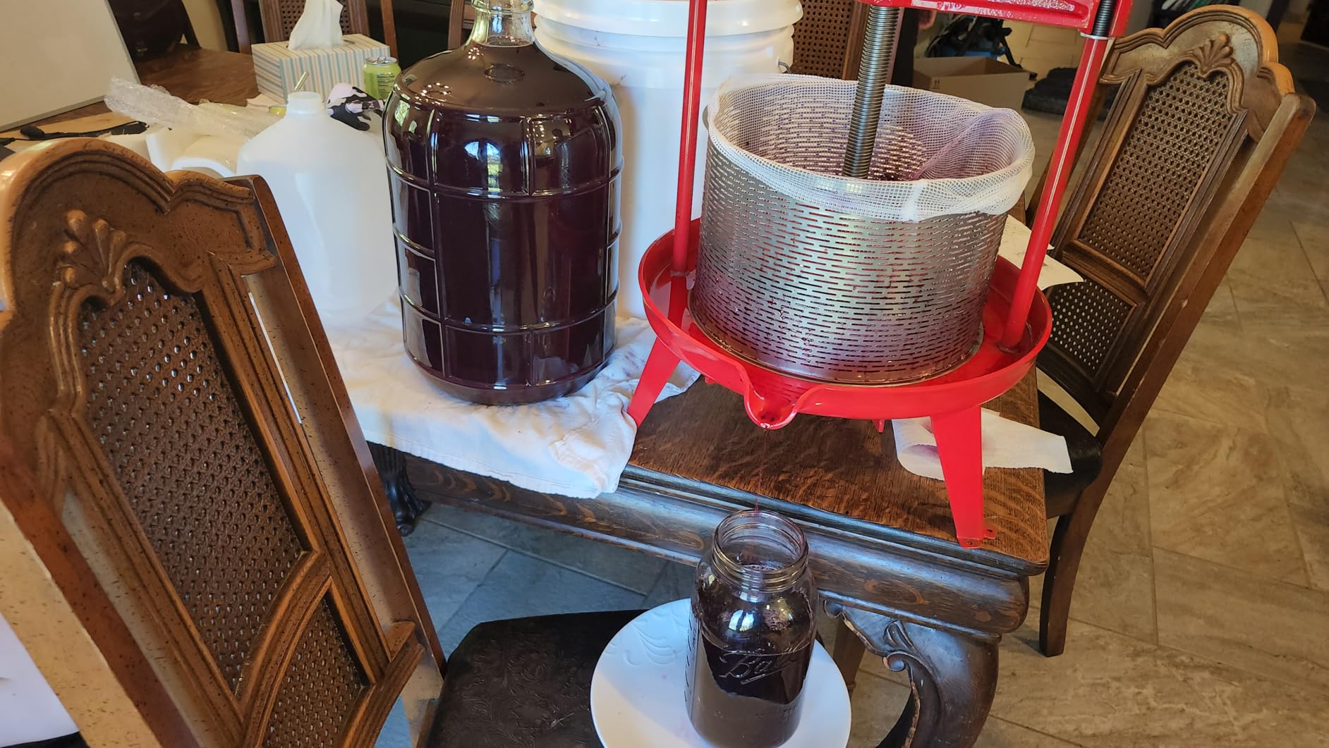 VEVOR 2.38 Gal/9L Fruit Wine Press, Stainless Steel Basket with Cross-beam and Triangular Structure, Manual Juice Maker, Cider Apple Grape Tincture Making Press with T-Handle for Kitchen Home customer photo 2