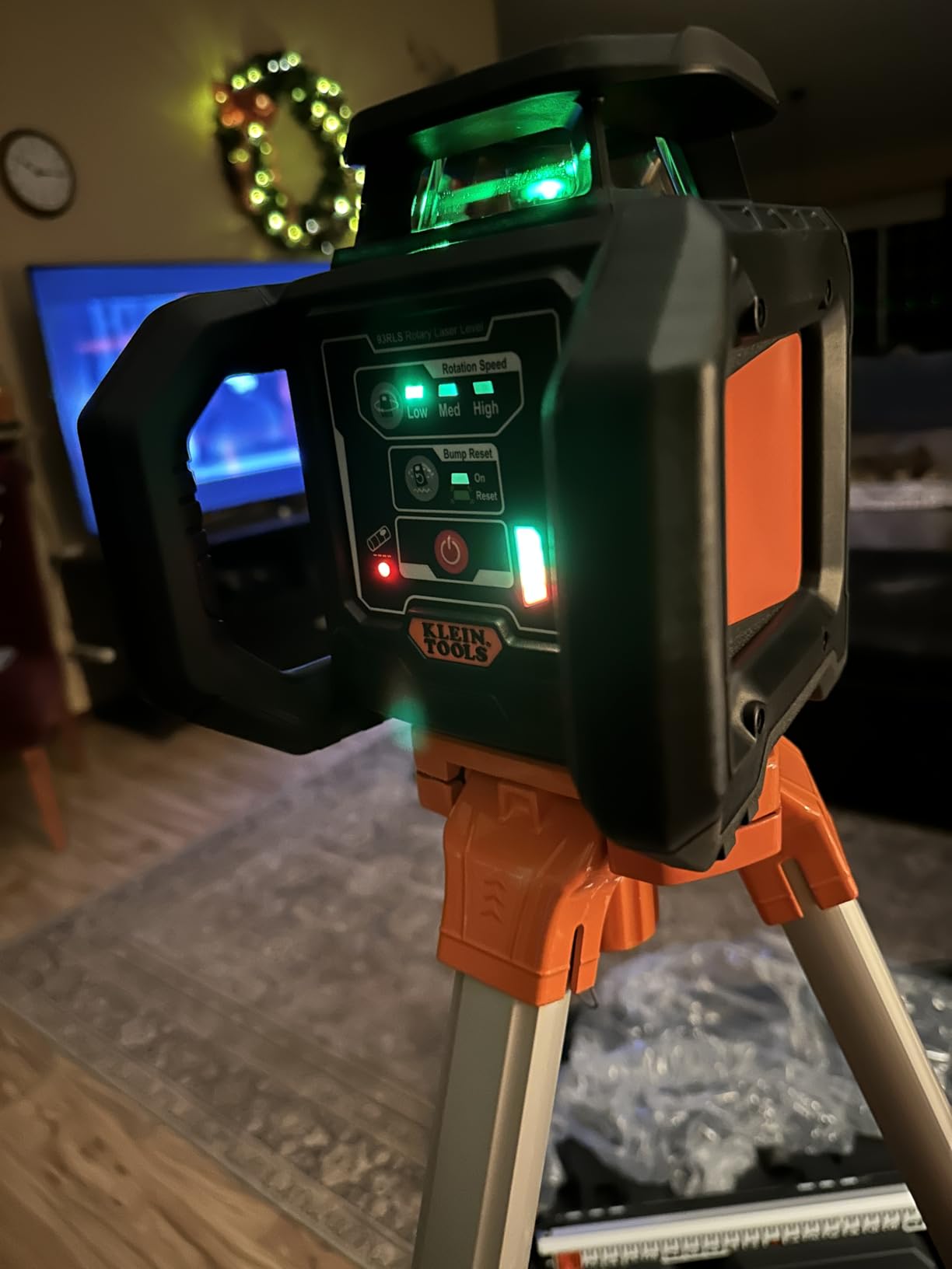 Klein Tools 93RLS Green Self-Leveling Rotary Laser Level Kit, Horizontal/Vertical with Plumb Spot, 1150-Foot Range, Rechargeable, Tripod, Detector, 9-Foot Grade Rod, Carrying Case customer photo 2