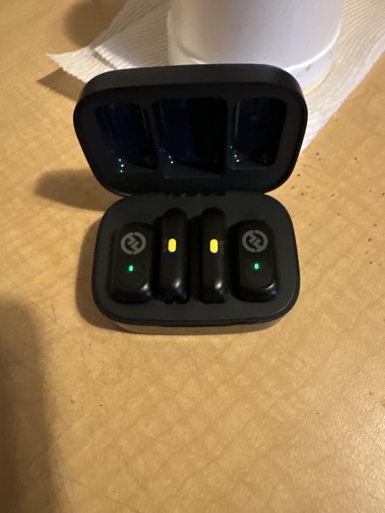 Hollyland Lark A1 Combo(2TX+2RX+Charging Case) Wireless Magnetic Microphone | Detail-Rich Audio, 42H Use, 3-Lv Noise Cancel, EQ&Reverb, Mini Lavalier Mic for iPhone/iPad/Android Vlogging Content Creation customer photo 1