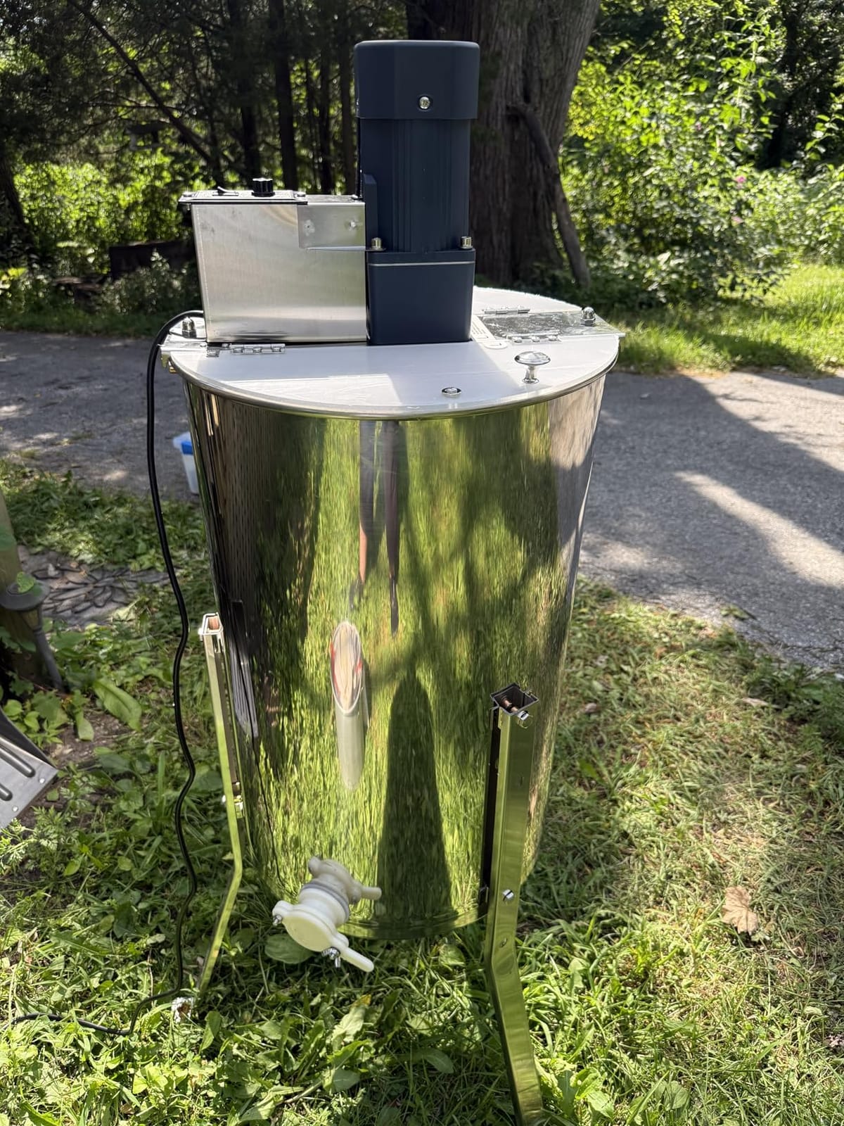 VEVOR Electric Honey Extractor, 3 Frame Honey Extractor with Transparent Lid, Stainless Steel Honeycomb Drum Spinner, Height Adjustable, Honeycomb Extraction Equipment for Beekeeping customer photo 2