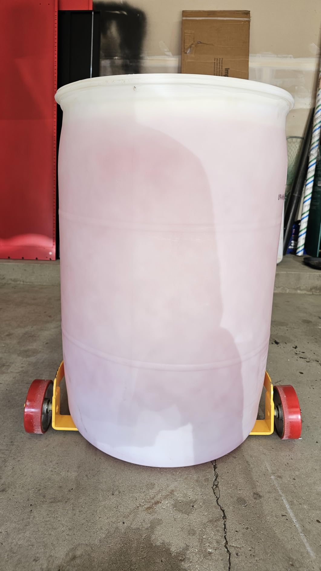 VEVOR 55 Gallon Drum Dolly, 1,200 Pounds Capacity Oil Drum Cart with 3 Smooth-Rolling Wheels and Labor-Saving Handle, Heavy Duty Q235 Steel Barrel Drum Dollies for Garages Warehouse Workshop customer photo 2