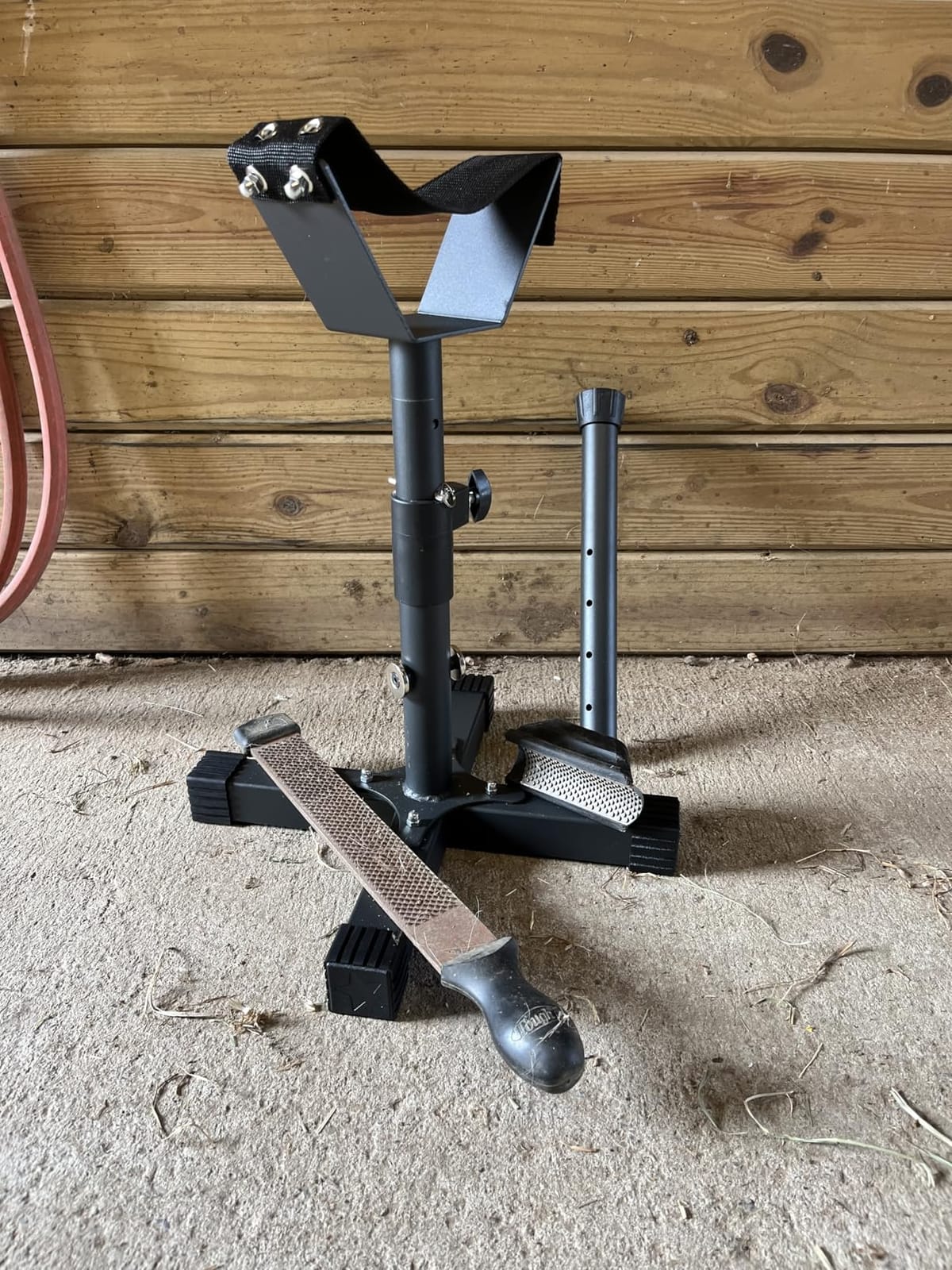 Adjustable Farrier Stand Hoof Jack for Horses Metal Hoof Stand | Heavy Duty Metal | Adjustable Height for Trimming & Shoeing | Stable Grip | Ideal for Farriers & Hoof Care customer photo 2
