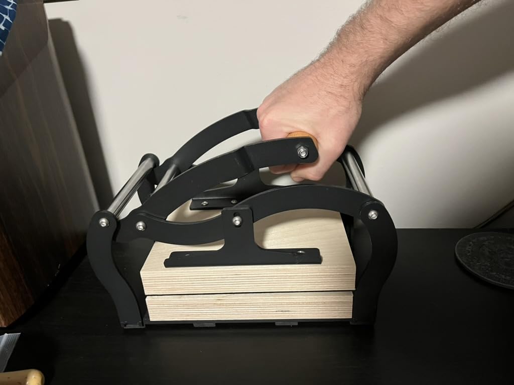 TOPOWN Linocut Press Machine, Printing Hand Lever Press Machine, Linocut Manual Printmaking Machine, A4 Size Lever Printmaking Press Machine with Felt Pad for Blocks up to About 25mm Thick customer photo 1
